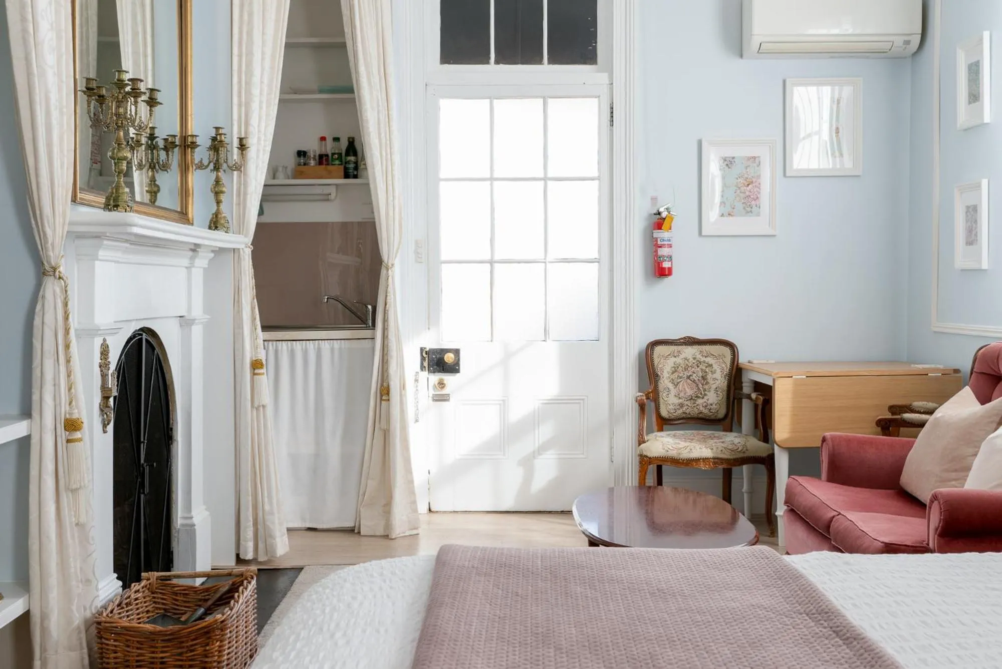 French Studio with Spa Bath in Alice's Cottages
