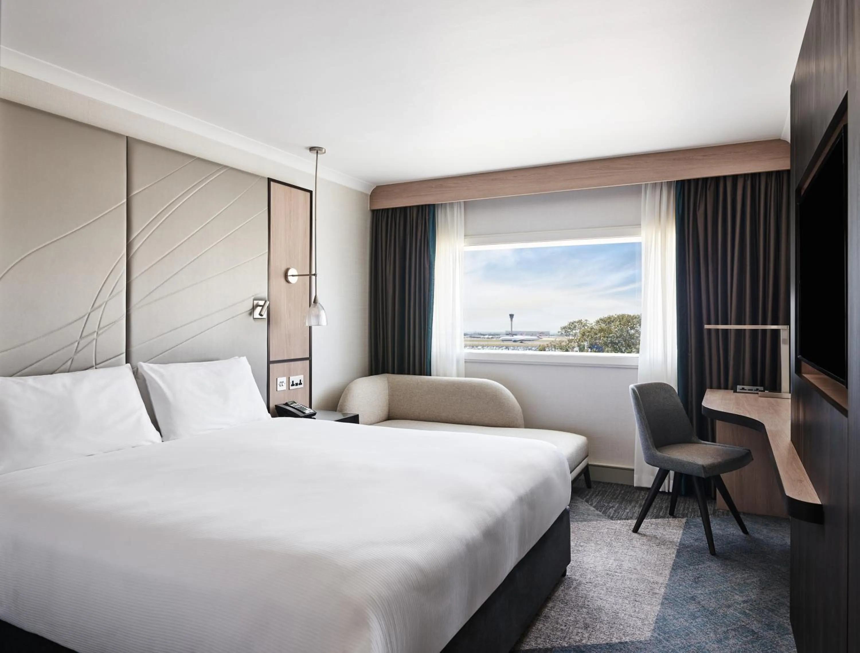 Bedroom, Bed in Hyatt Place London Heathrow Airport