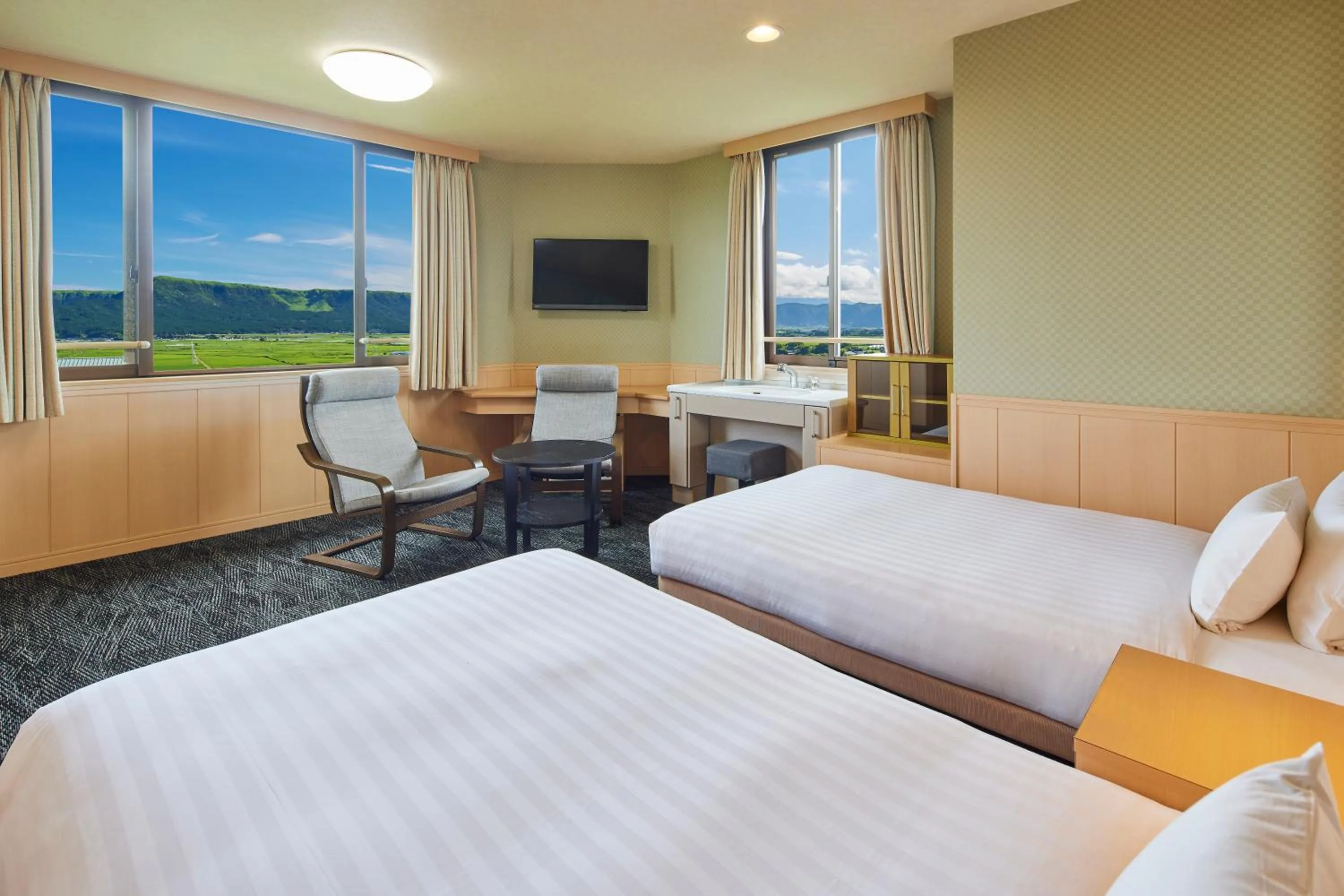 Living room, Bed in Kamenoi Hotel Aso Park Resort