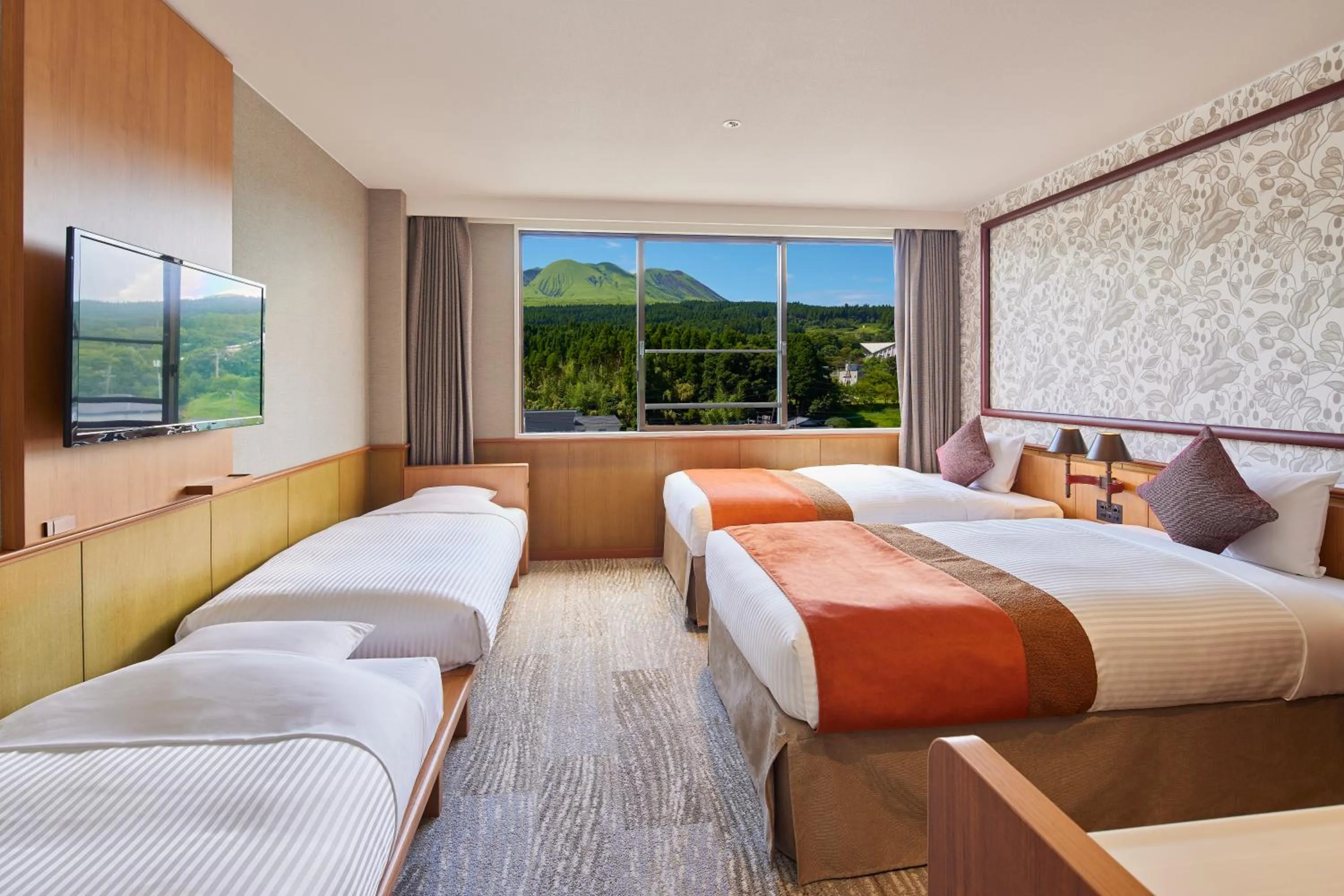 Living room, Bed in Kamenoi Hotel Aso Park Resort