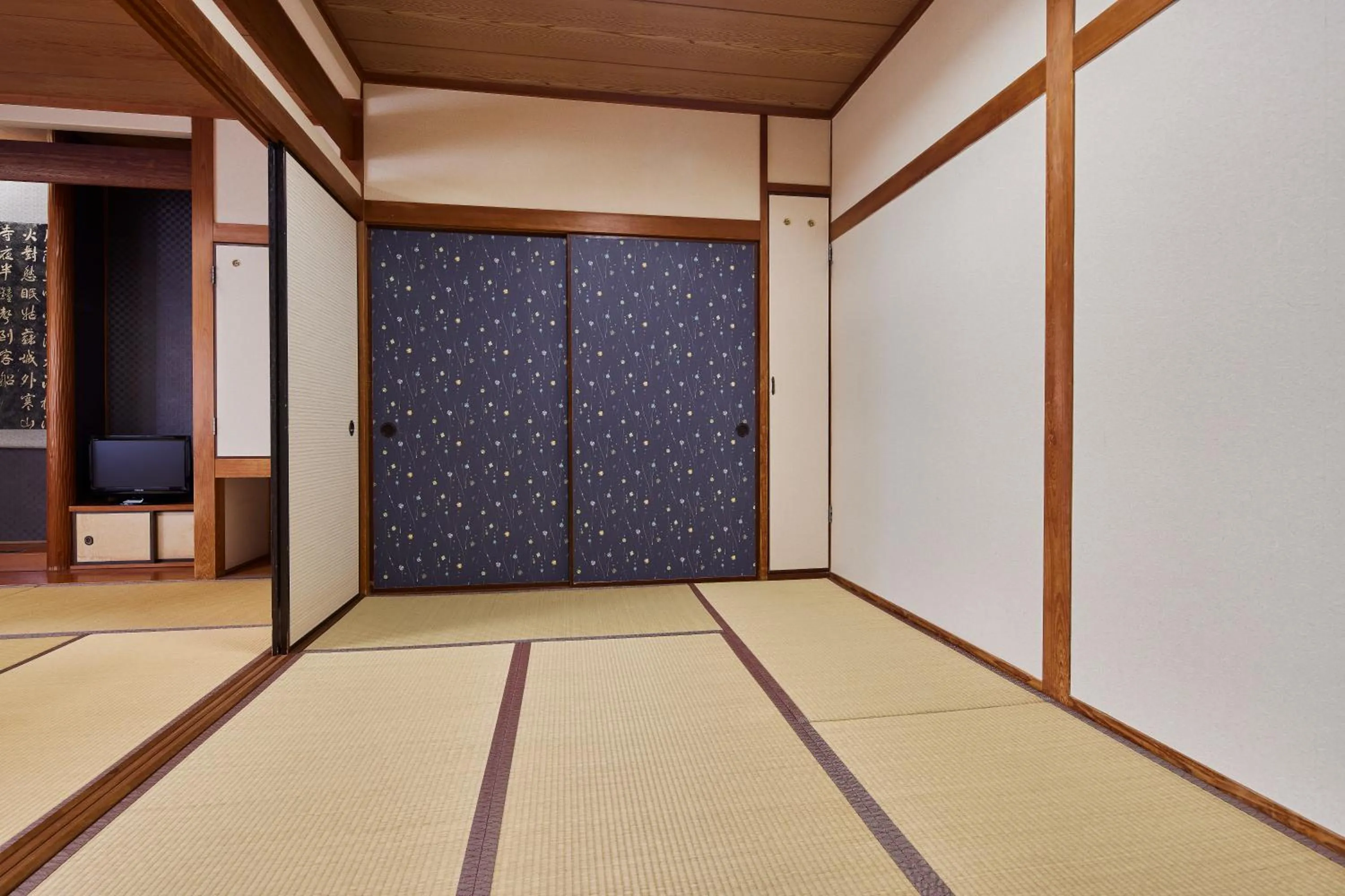 wardrobe in Kamenoi Hotel Aso Park Resort