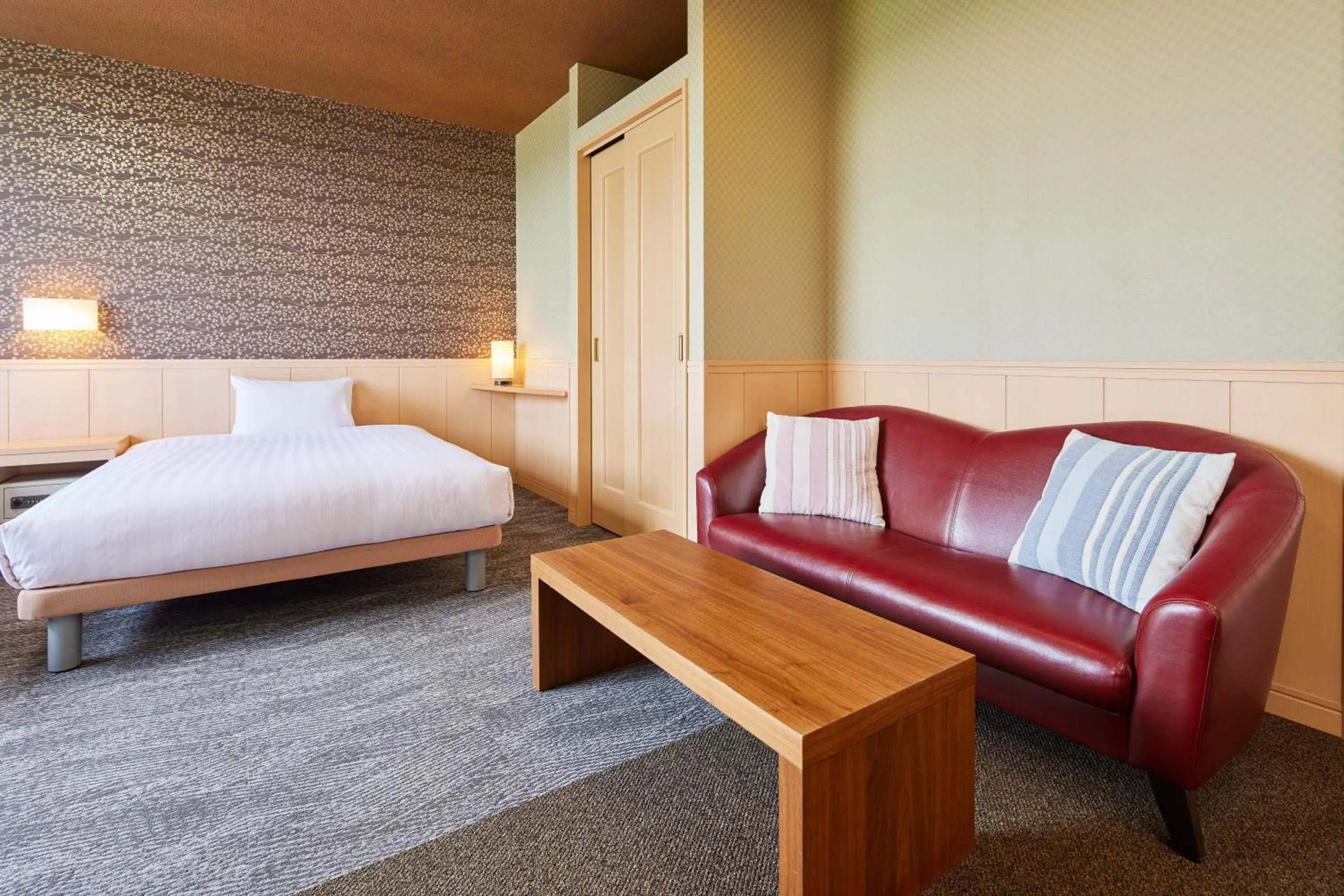 Living room, Bed in Kamenoi Hotel Aso Park Resort