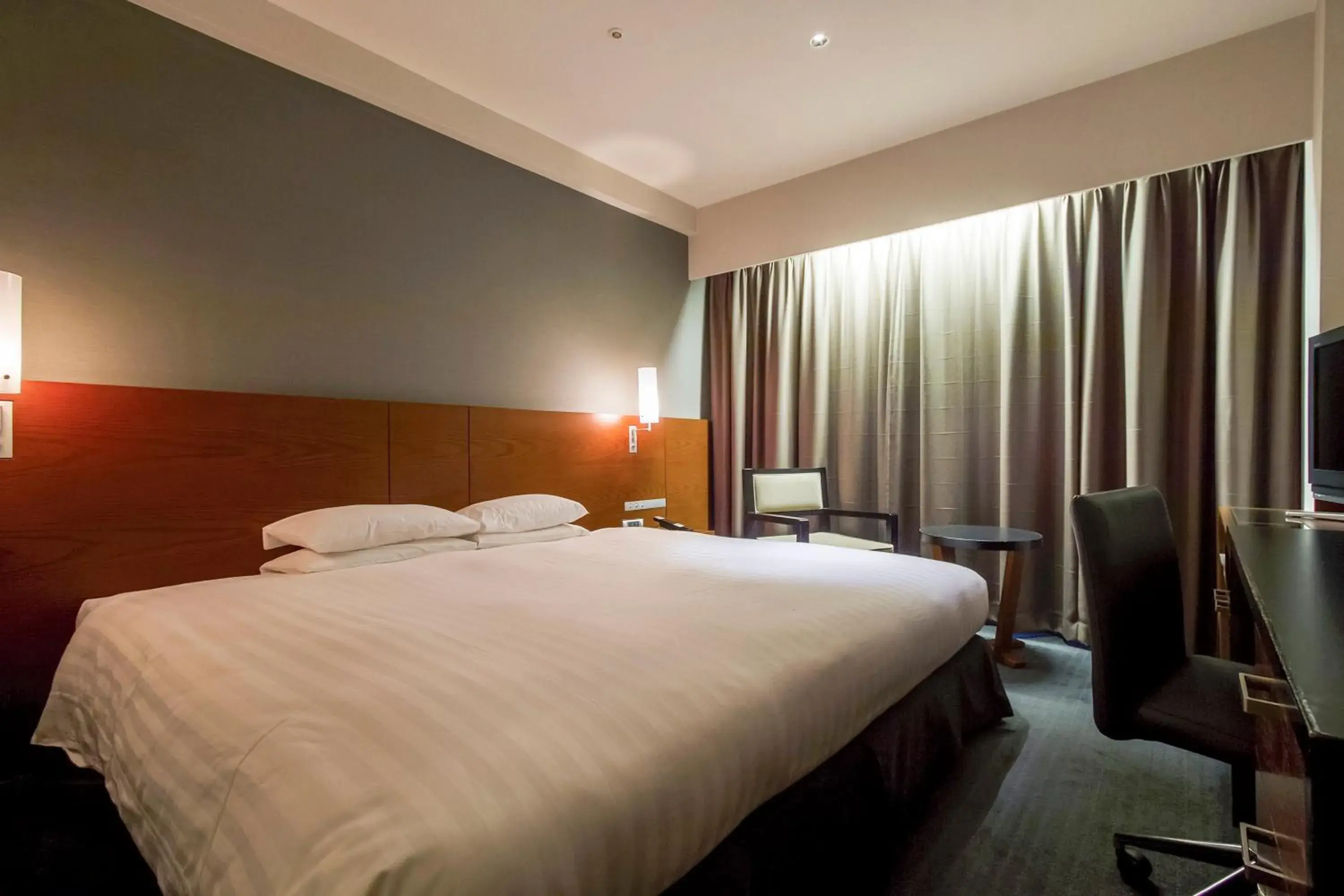 Photo of the whole room, Bed in Hakata Excel Hotel Tokyu Photo of the whole room, Bed in Hakata Excel Hotel Tokyu
