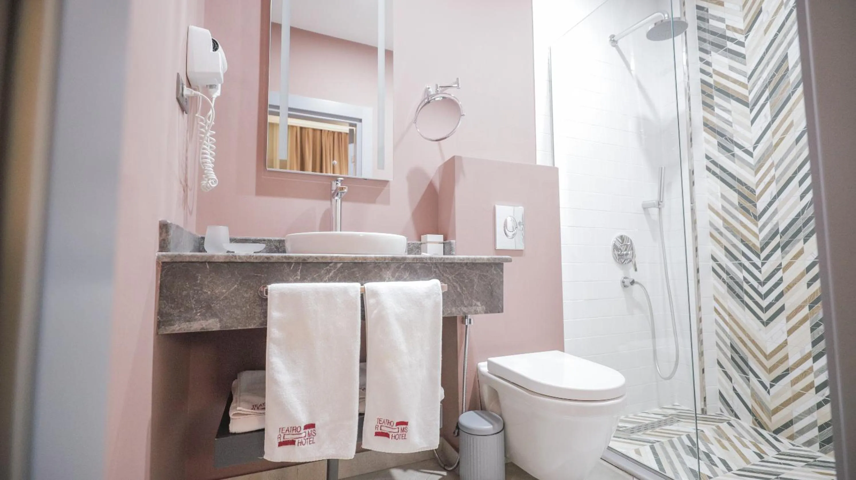 Bathroom in Teatro Rooms Hotel