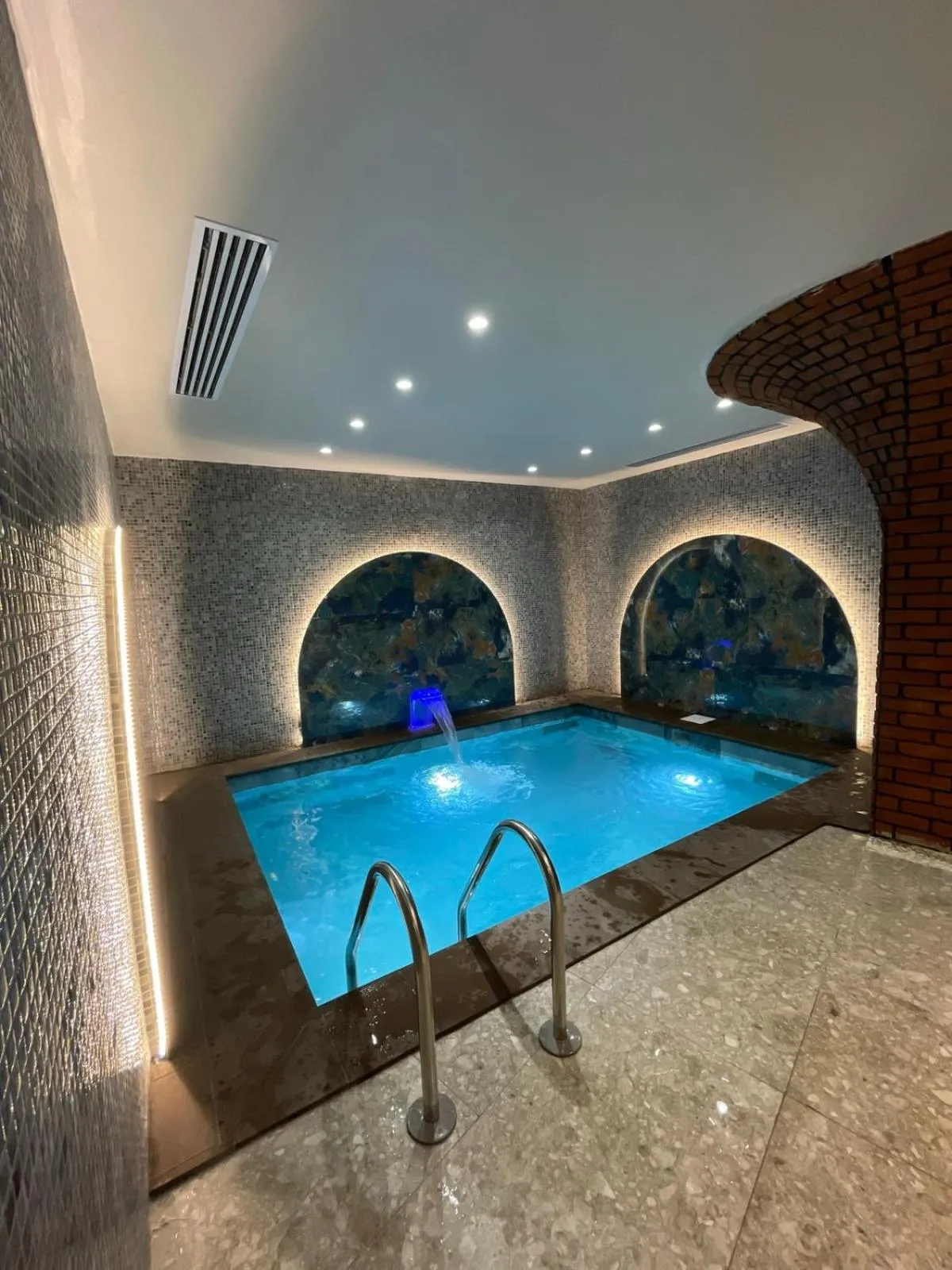 Swimming Pool in Teatro Rooms Hotel