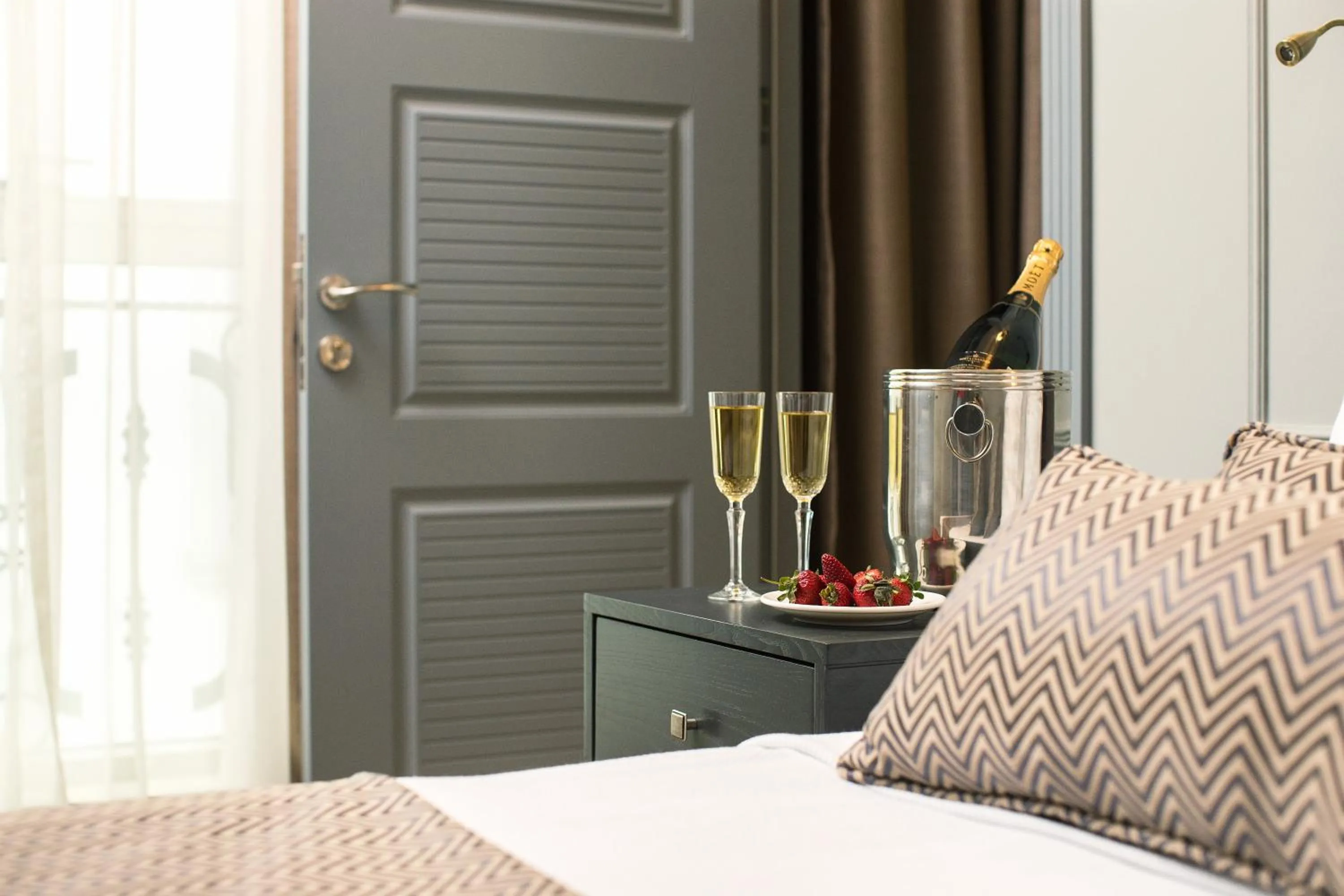 Photo of the whole room, Drinks in Teatro Rooms Hotel