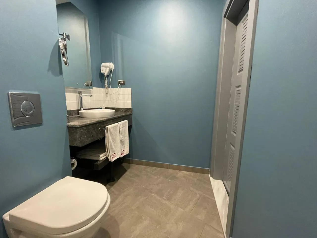 Bathroom in Teatro Rooms Hotel