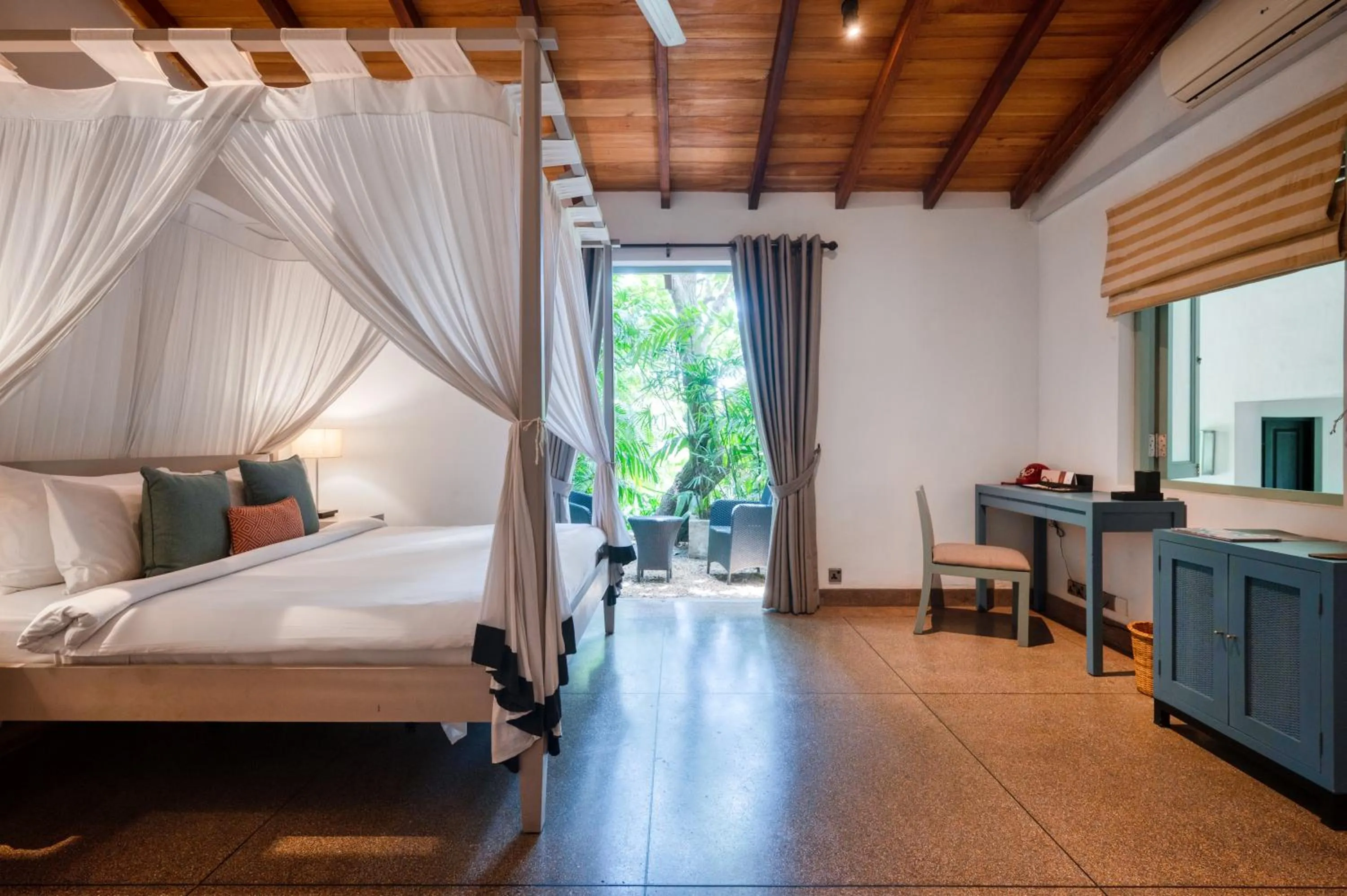 Photo of the whole room, Bed in Wallawwa