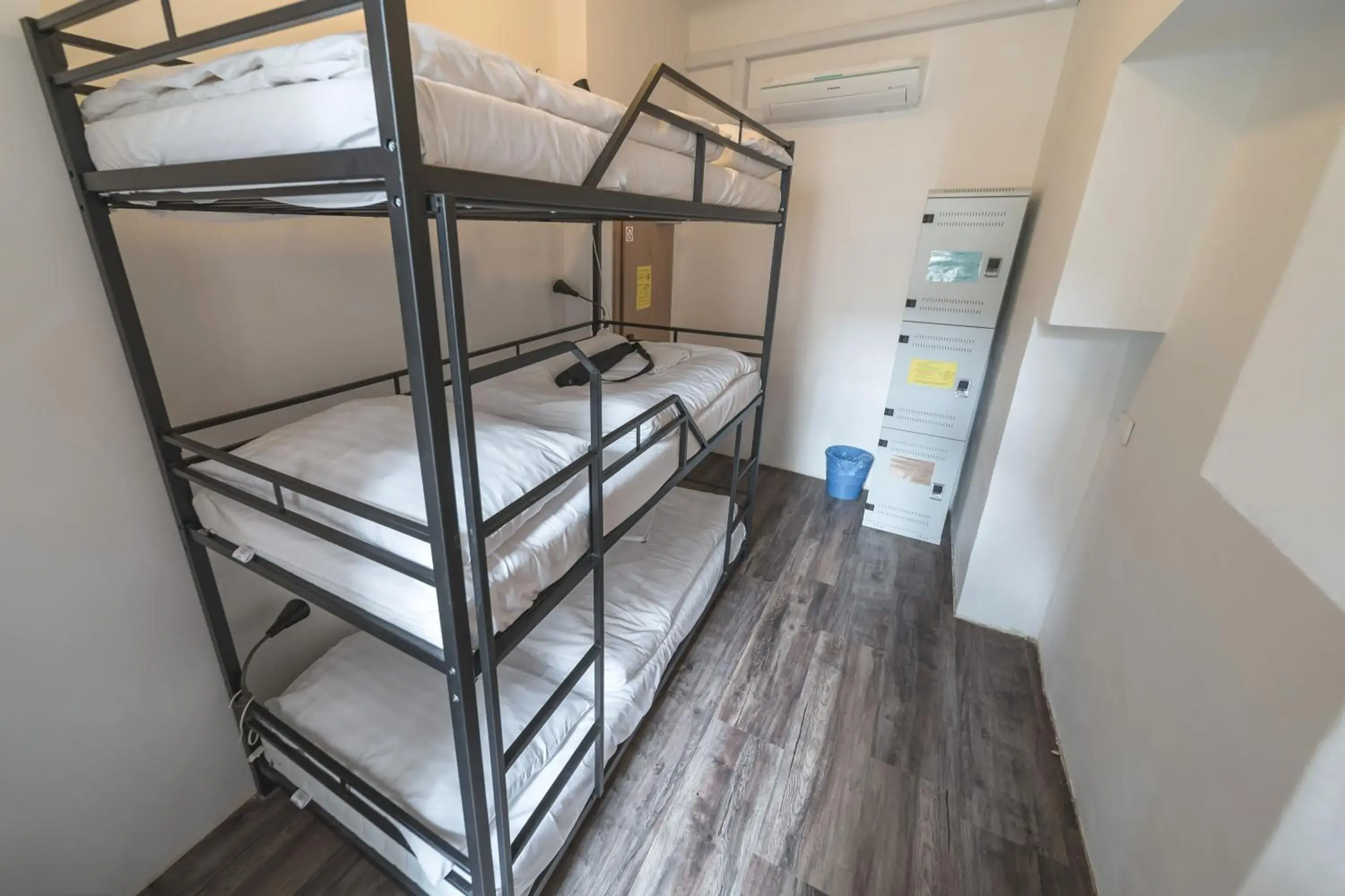 Bedroom, Bunk Bed in Hostel Orange