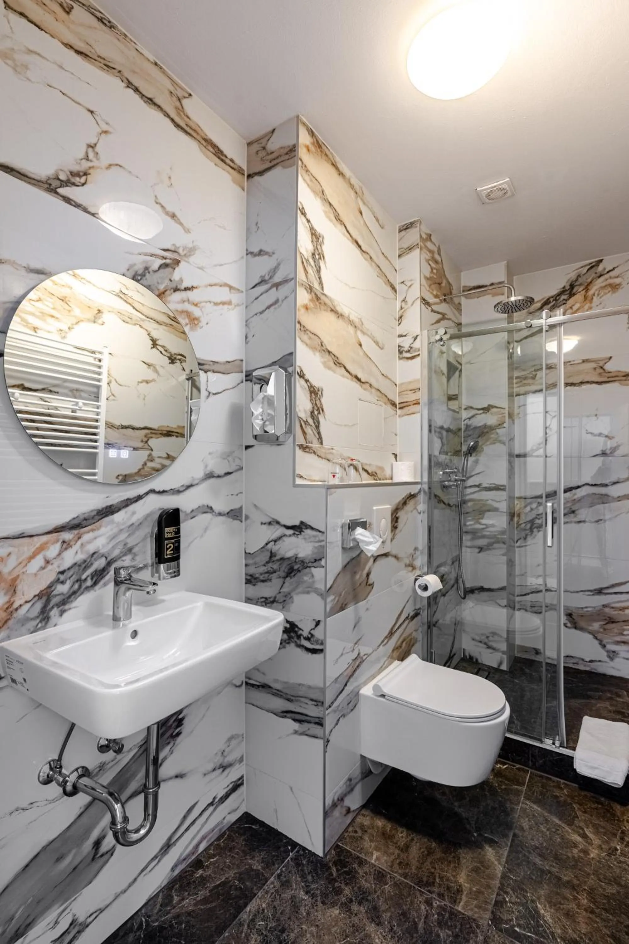 Bathroom in Hotel Prens Berlin