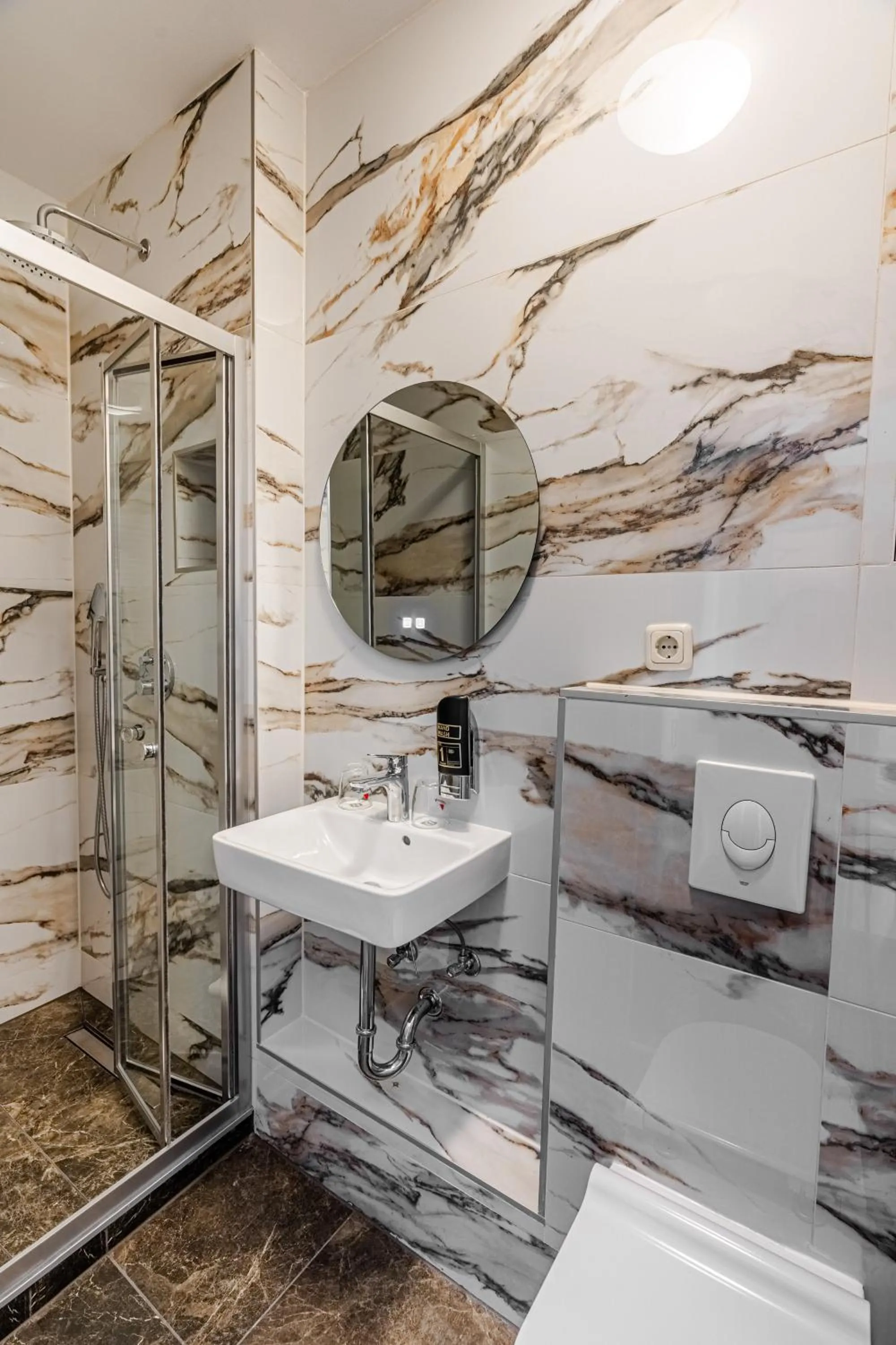 Bathroom in Hotel Prens Berlin