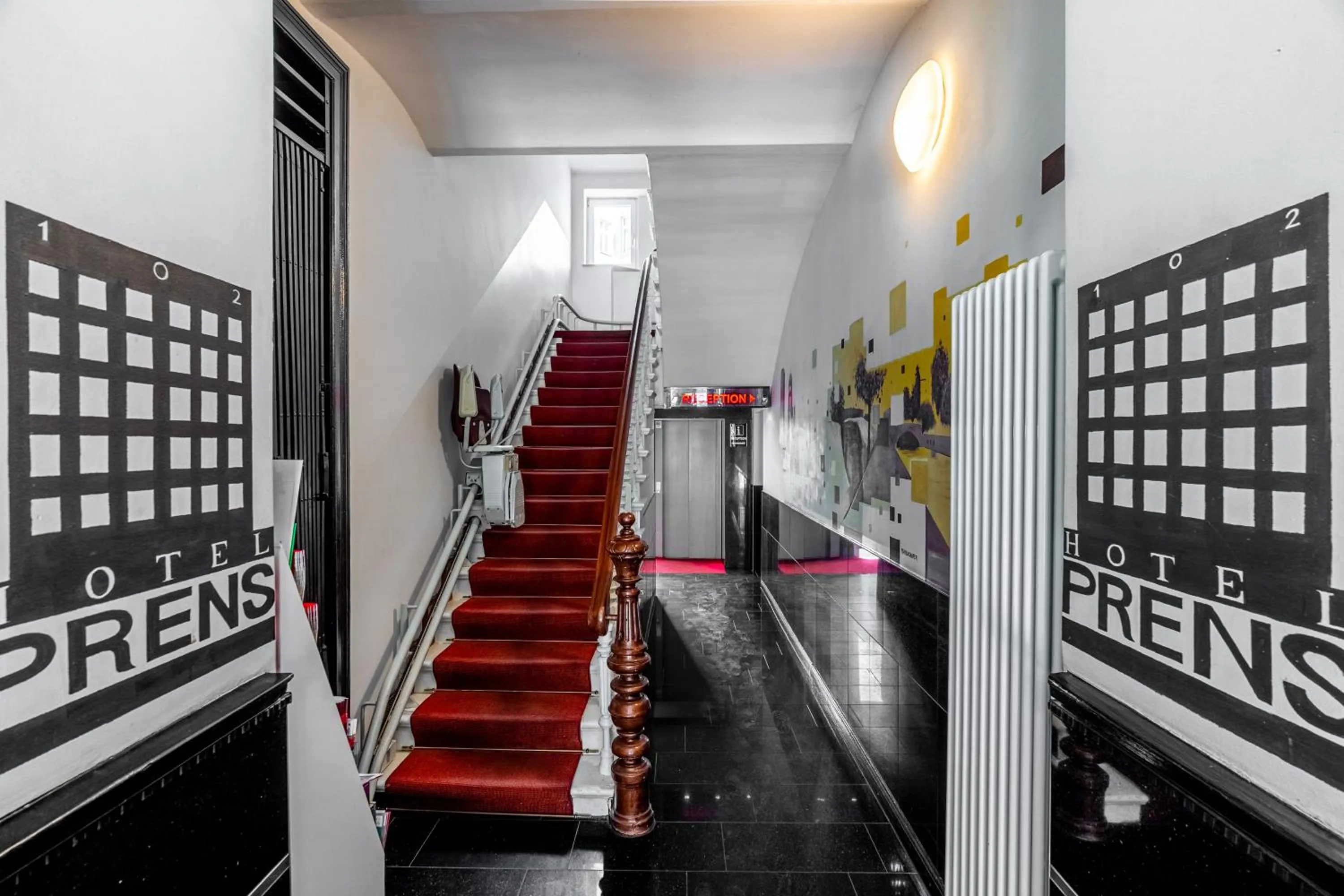 Text overlay in Hotel Prens Berlin