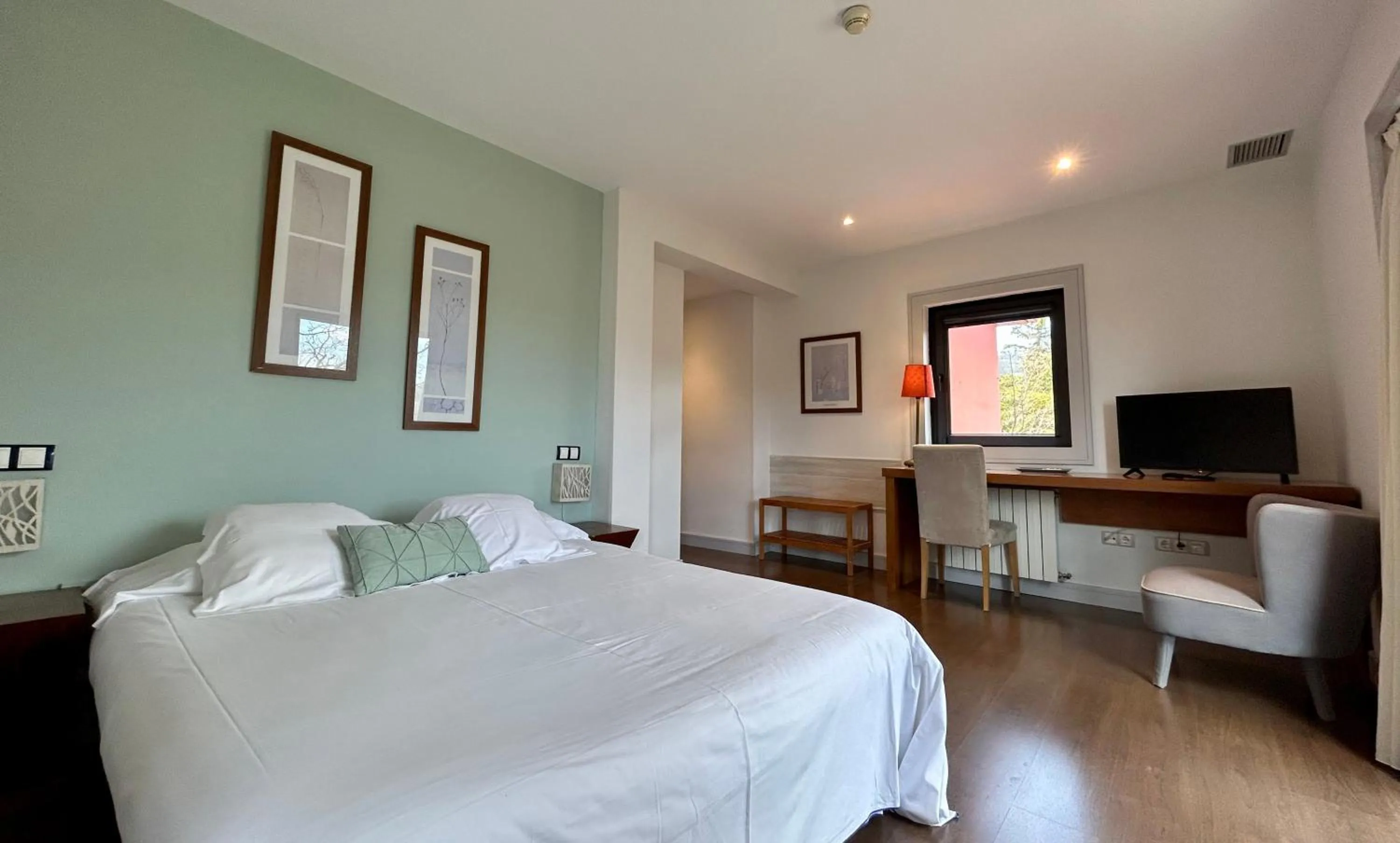 Photo of the whole room, Bed in Luces del Poniente