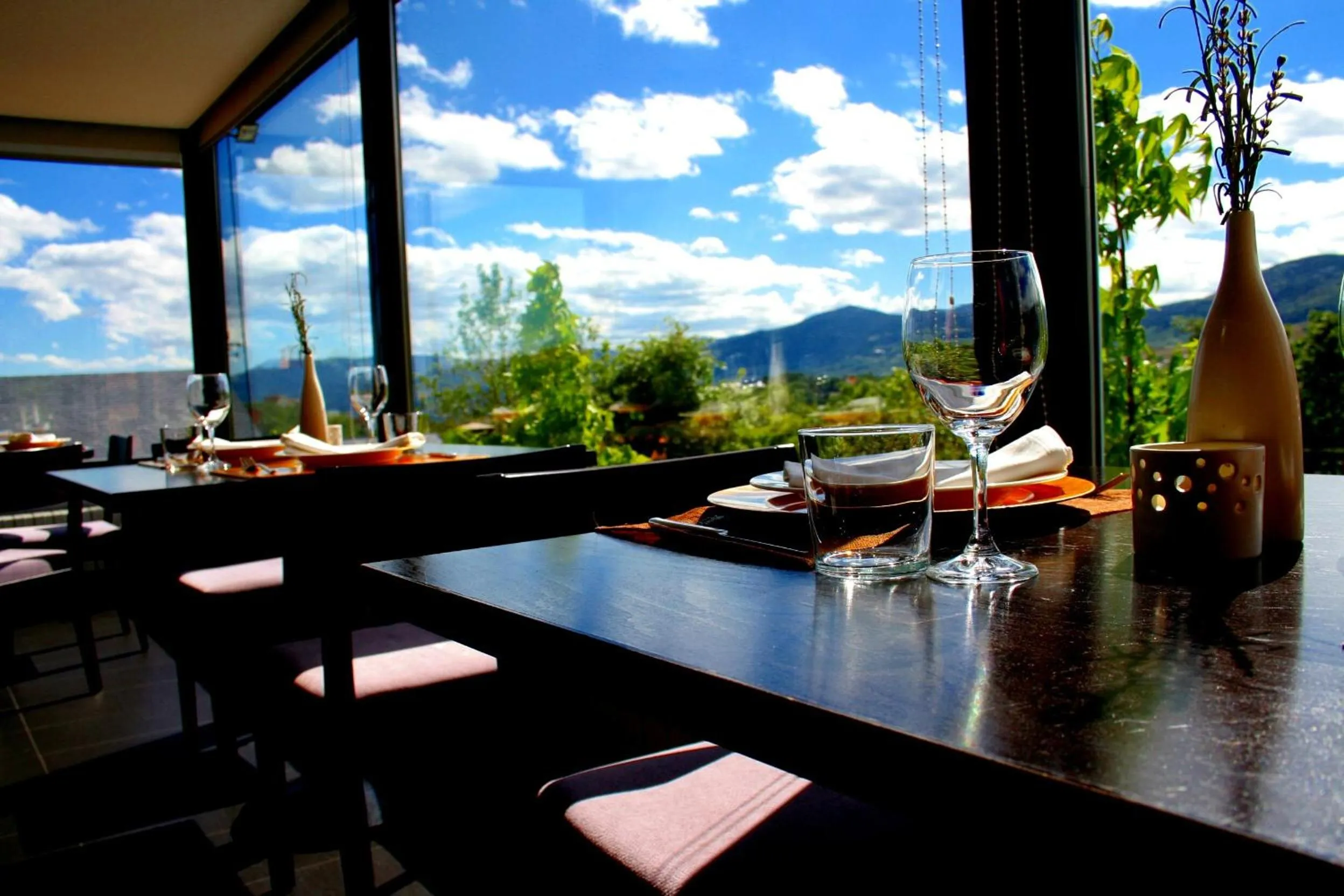 Restaurant/places to eat in Luces del Poniente