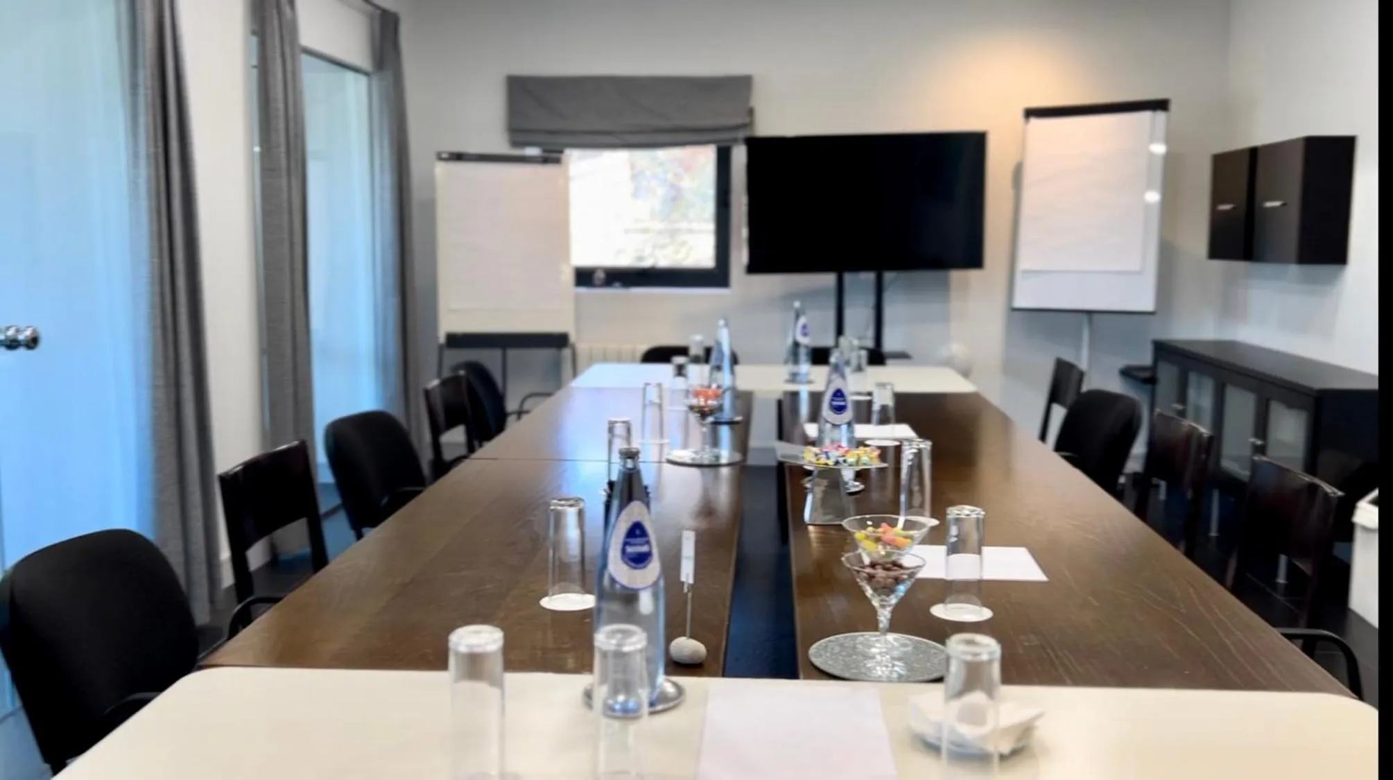 Business facilities in Luces del Poniente