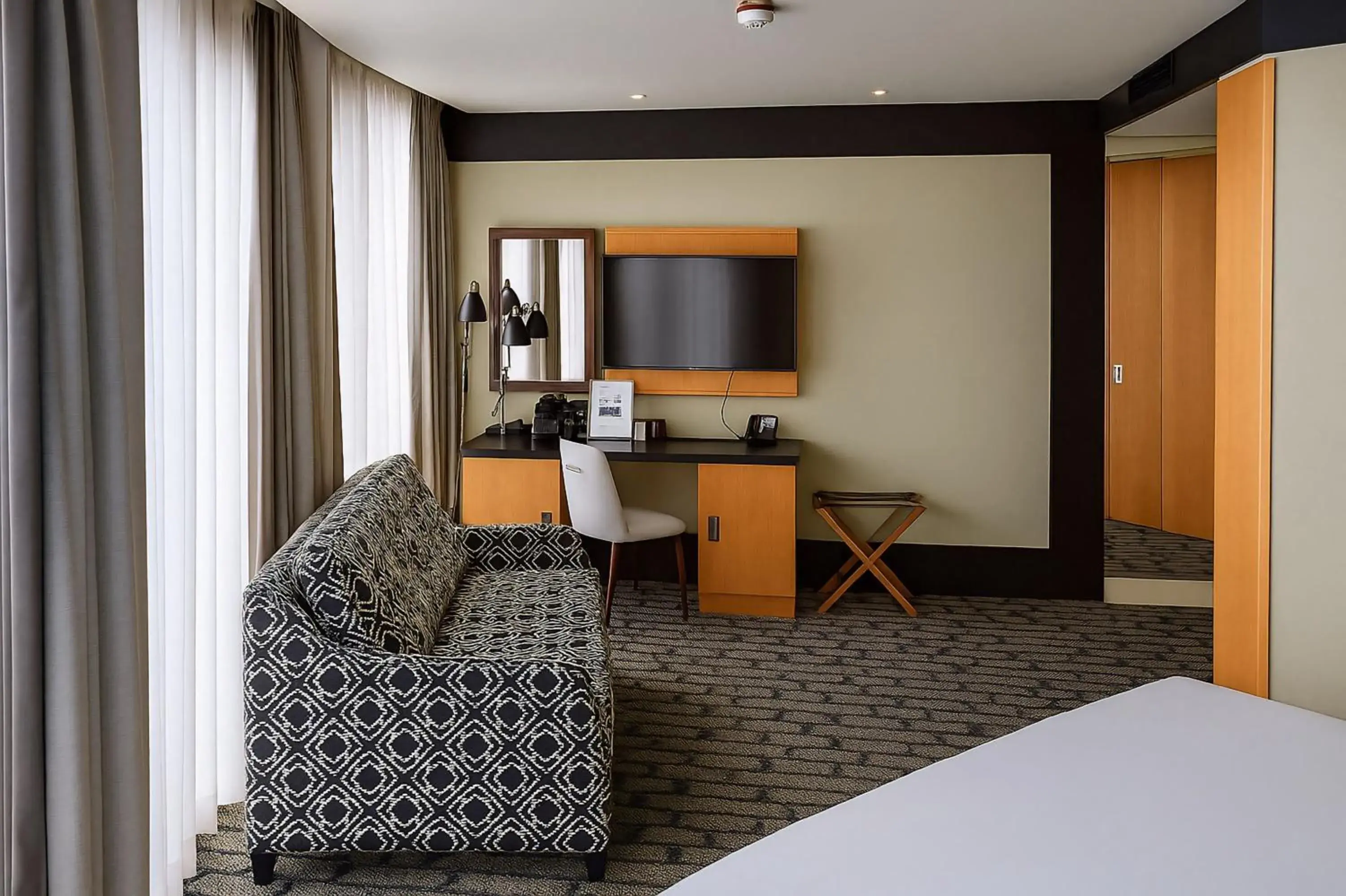 Photo of the whole room, Bed in Holiday Inn Salisbury - Stonehenge by IHG Photo of the whole room, Bed in Holiday Inn Salisbury - Stonehenge by IHG