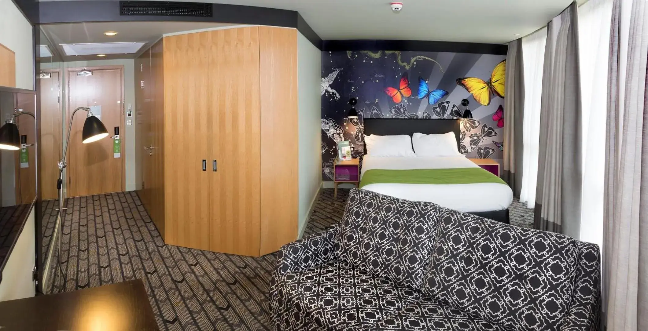 Photo of the whole room, Bed in Holiday Inn Salisbury - Stonehenge by IHG Photo of the whole room, Bed in Holiday Inn Salisbury - Stonehenge by IHG