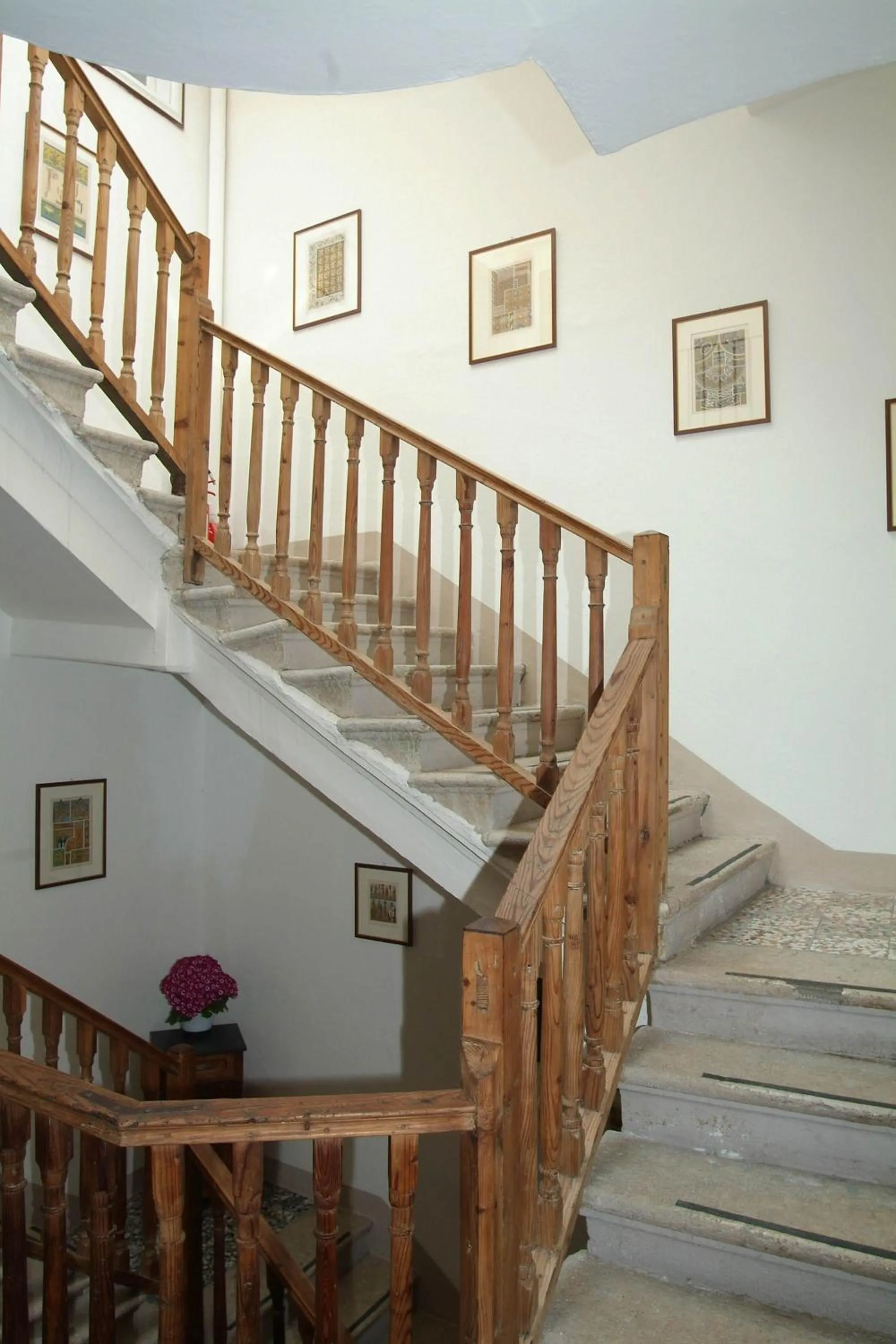 Decorative detail in Albergo La Montanara