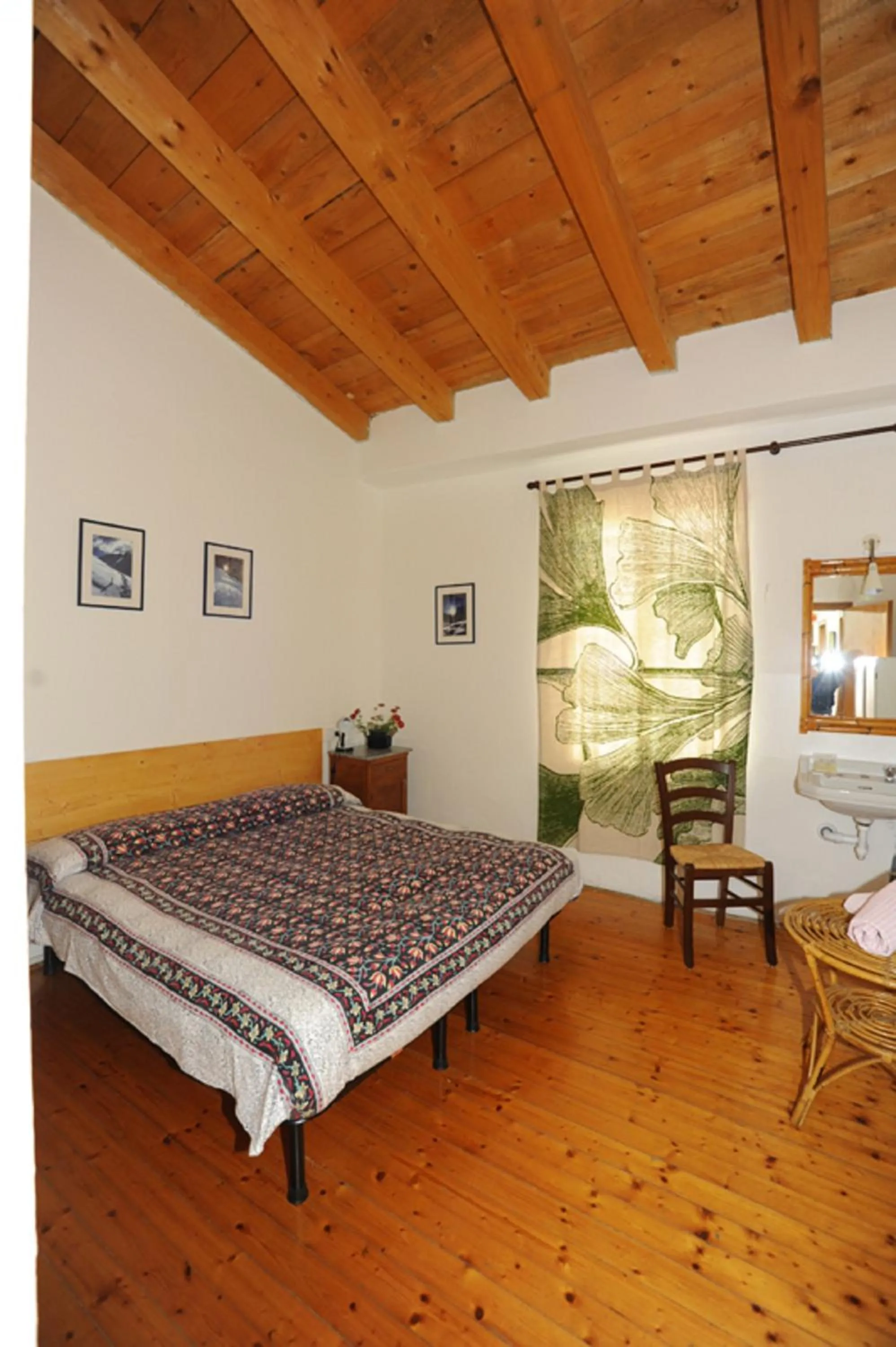 Day, Bed in Albergo La Montanara