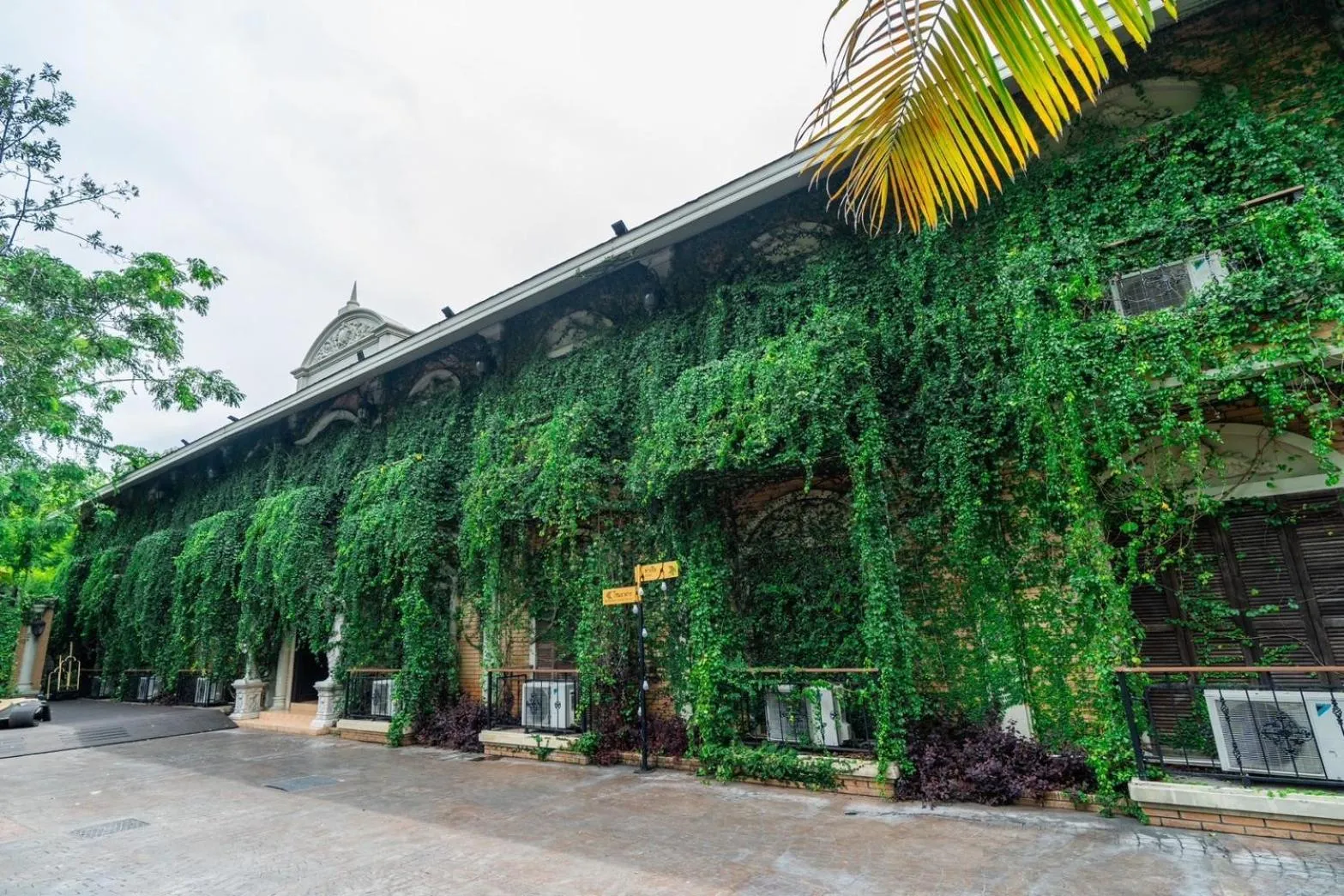 Superior Twin Room in Khum Damnoen Resort