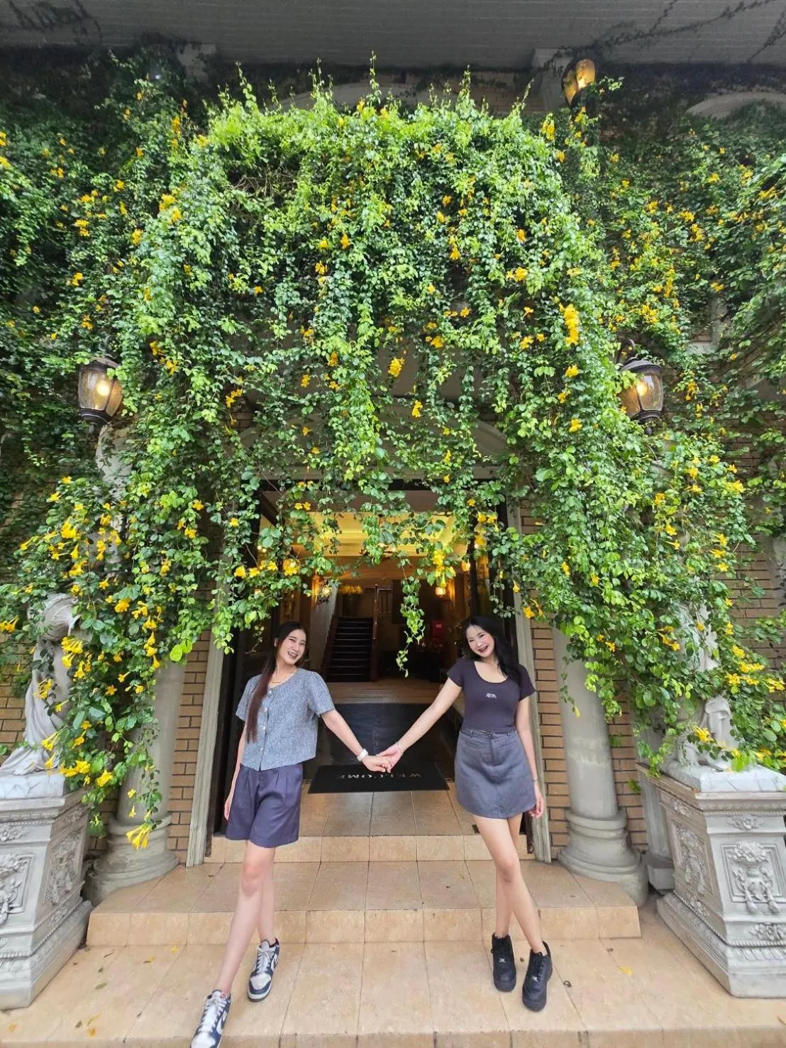 Property building in Khum Damnoen Resort