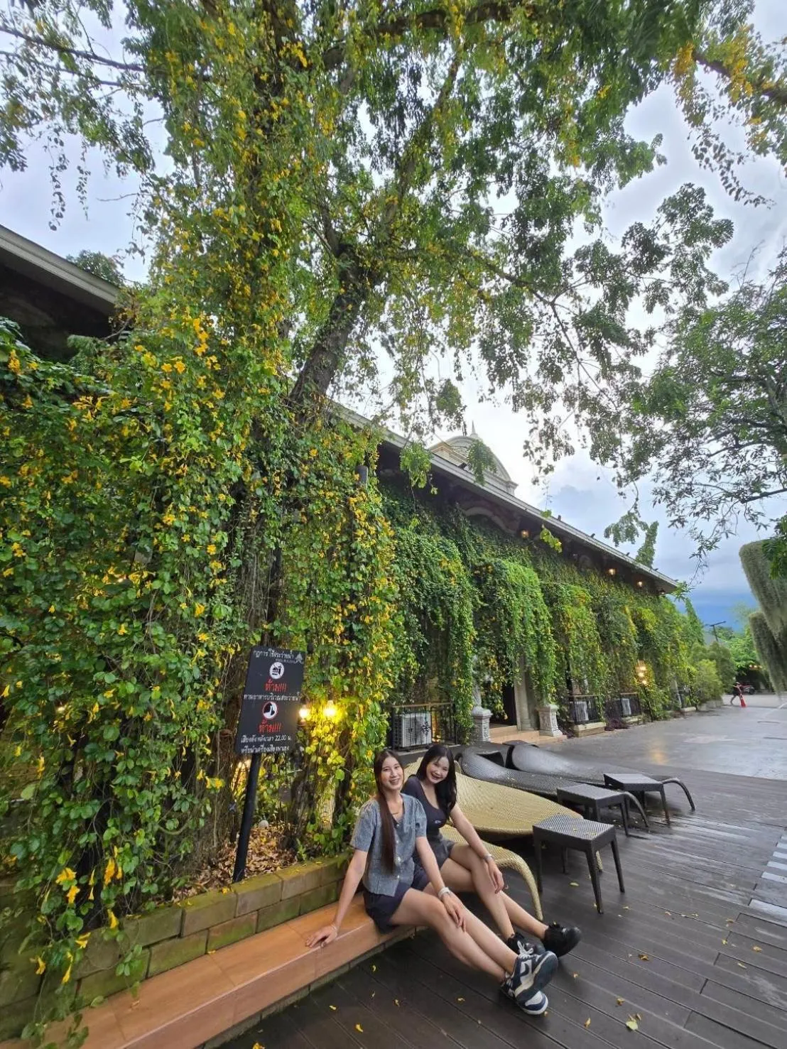 Property building in Khum Damnoen Resort