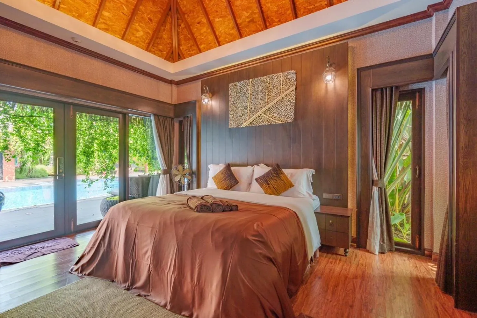 Bed in Khum Damnoen Resort