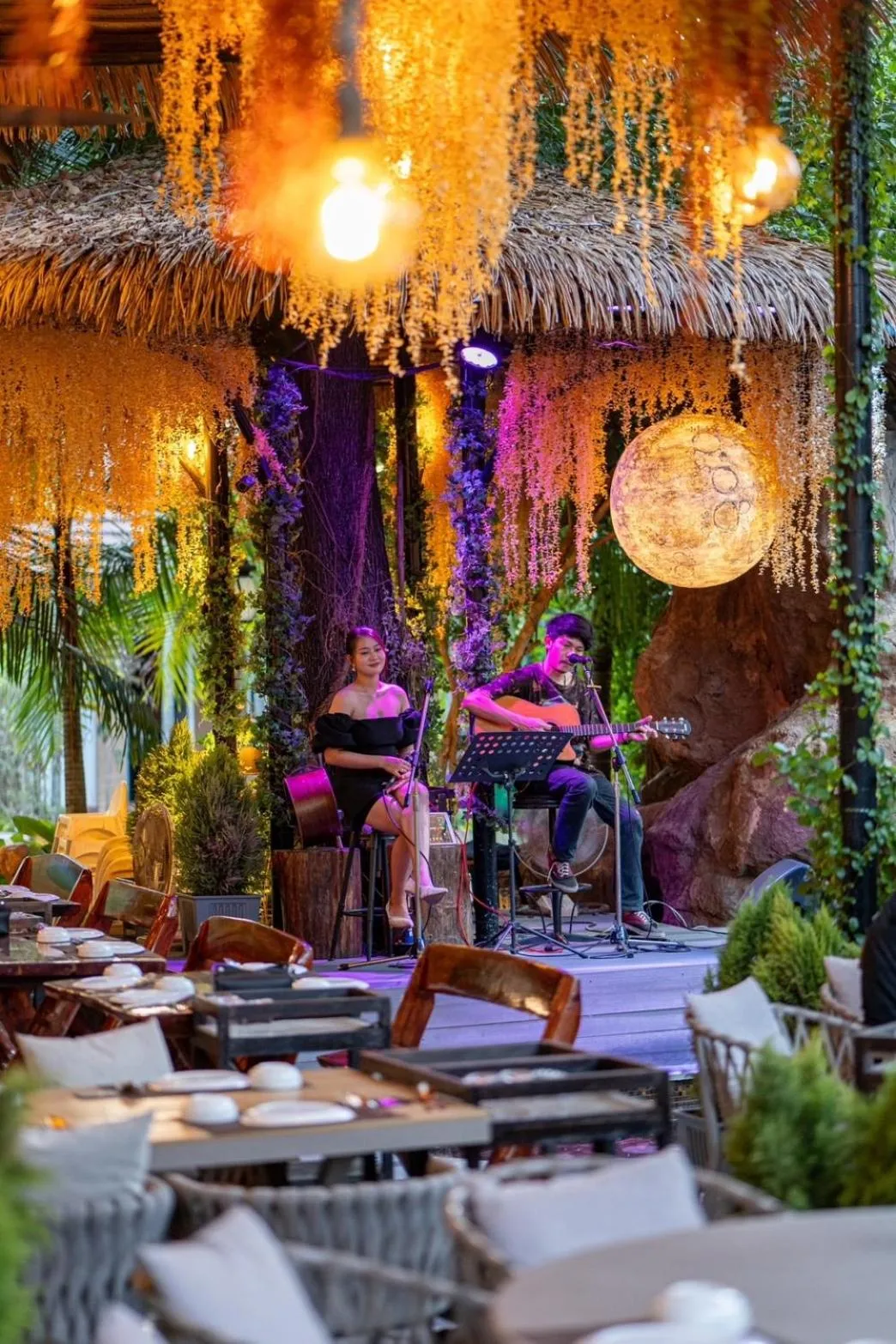 Restaurant/places to eat in Khum Damnoen Resort