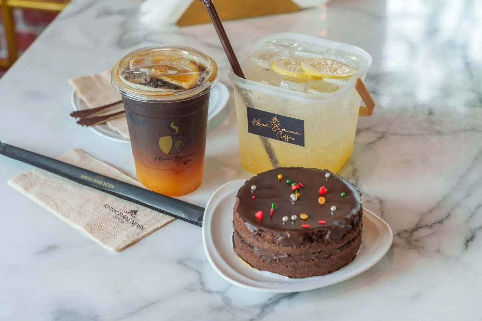 Food and drinks in Khum Damnoen Resort