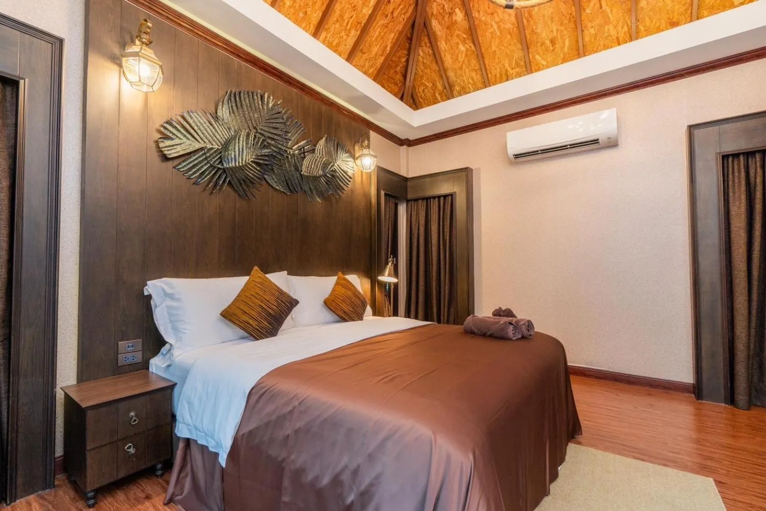 Bed in Khum Damnoen Resort
