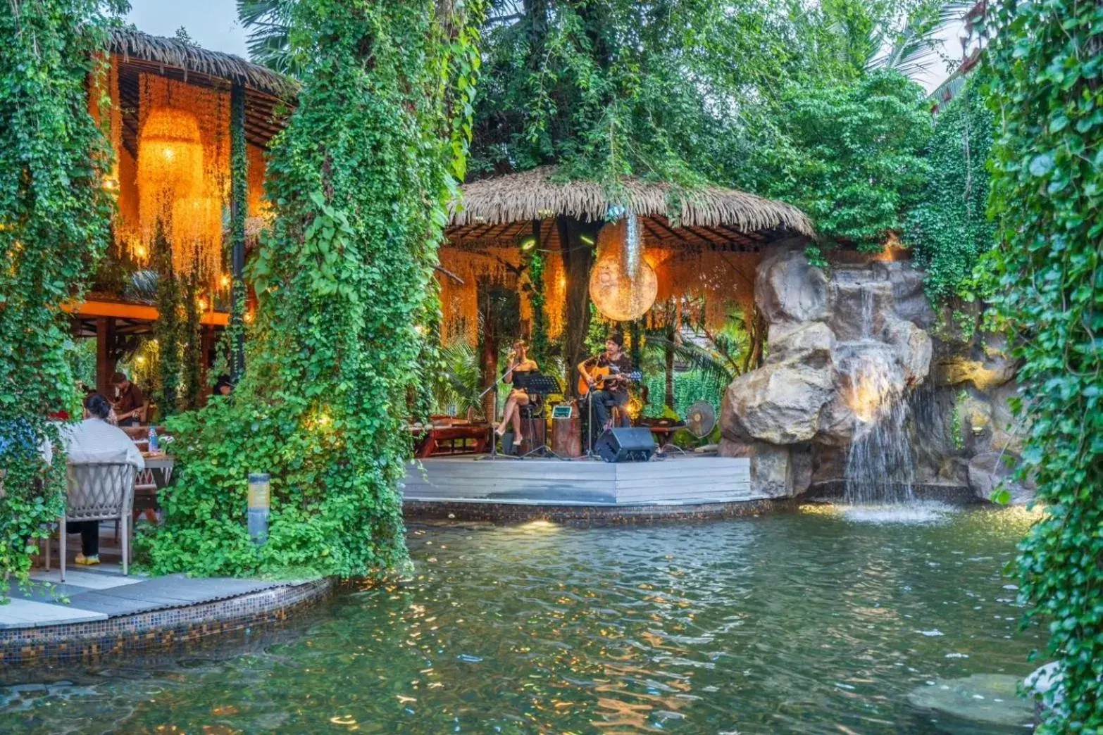 Restaurant/places to eat in Khum Damnoen Resort Restaurant/places to eat in Khum Damnoen Resort