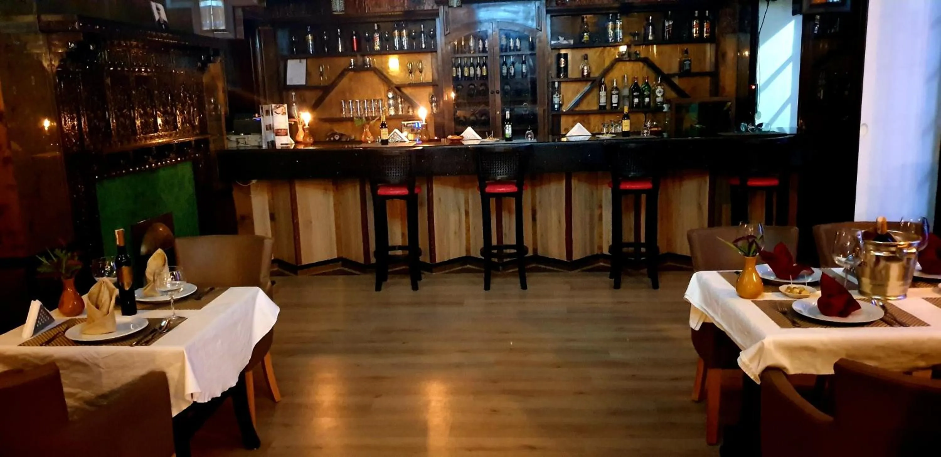 Restaurant/places to eat in Hotel Batha