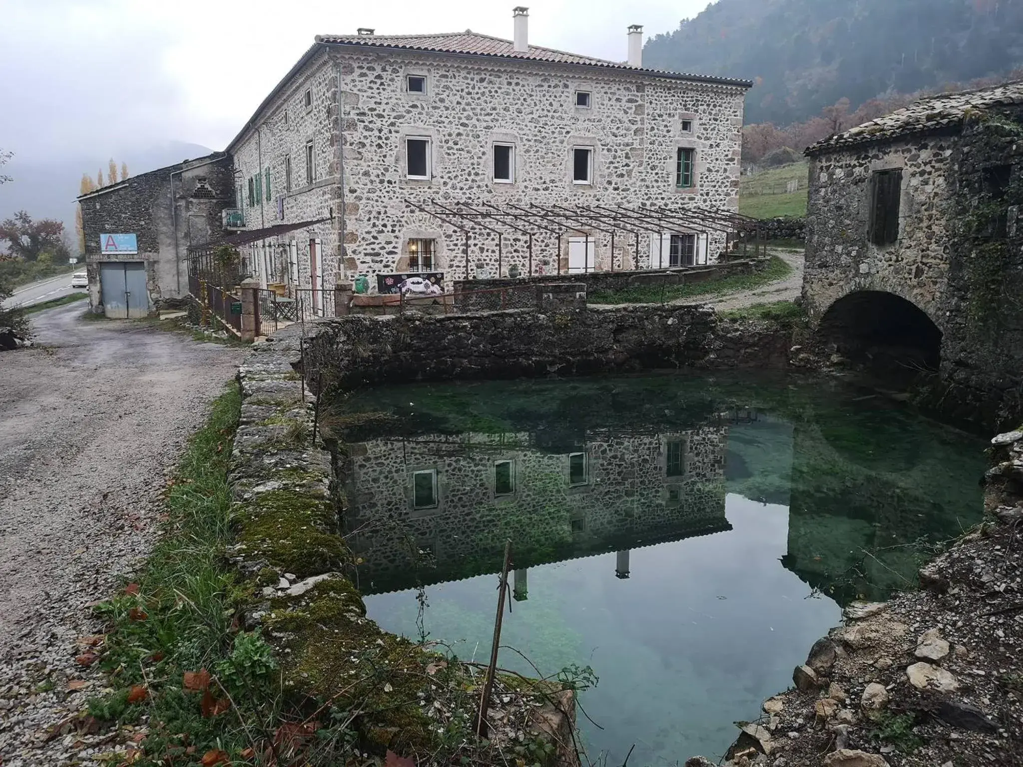 Property building in Moulin A Property building in Moulin A