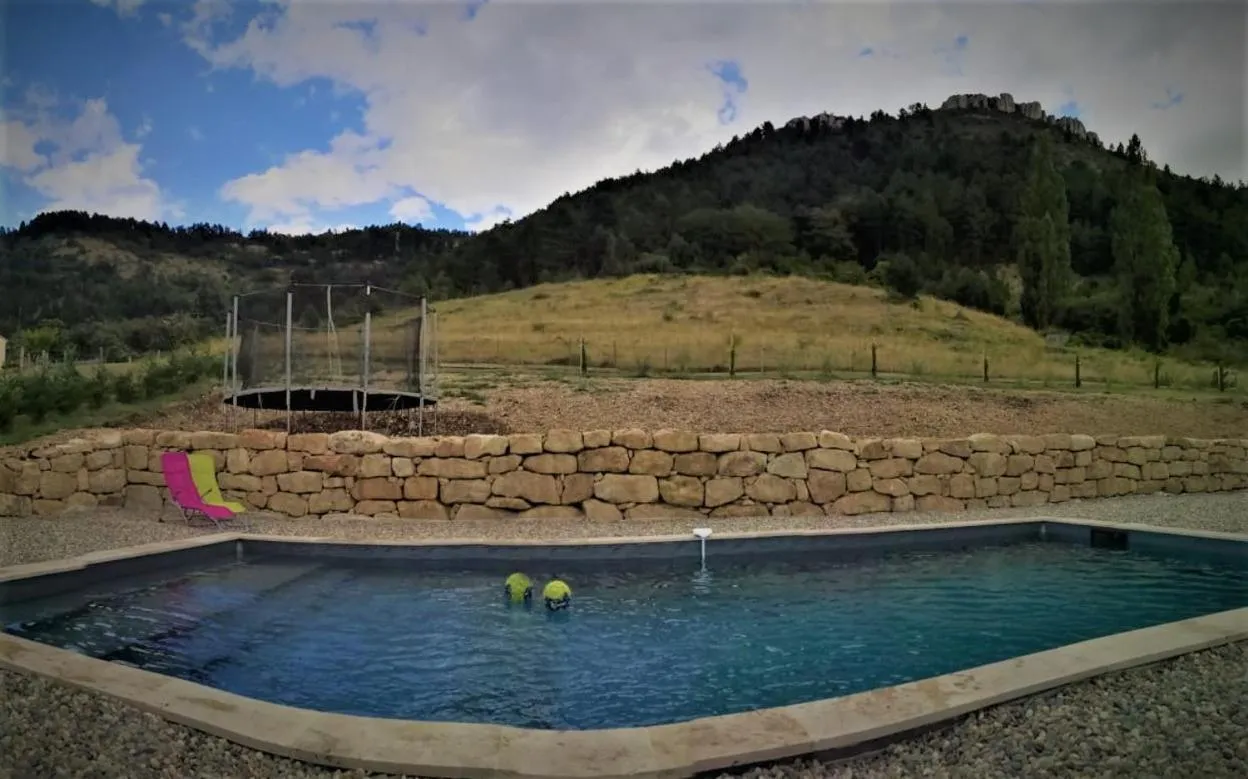 Pool view in Moulin A