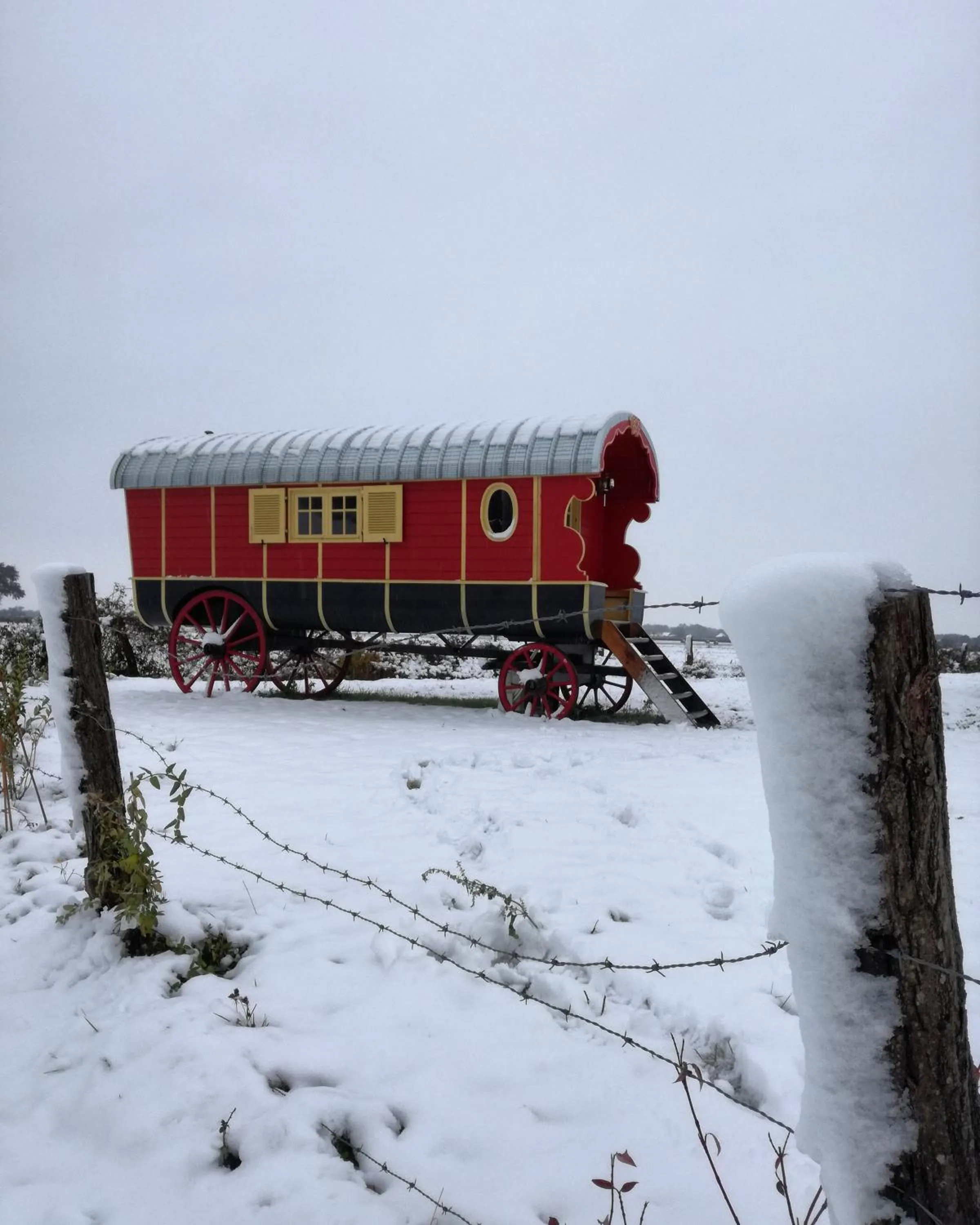Natural landscape in La roulotte Champêtre des Grillots