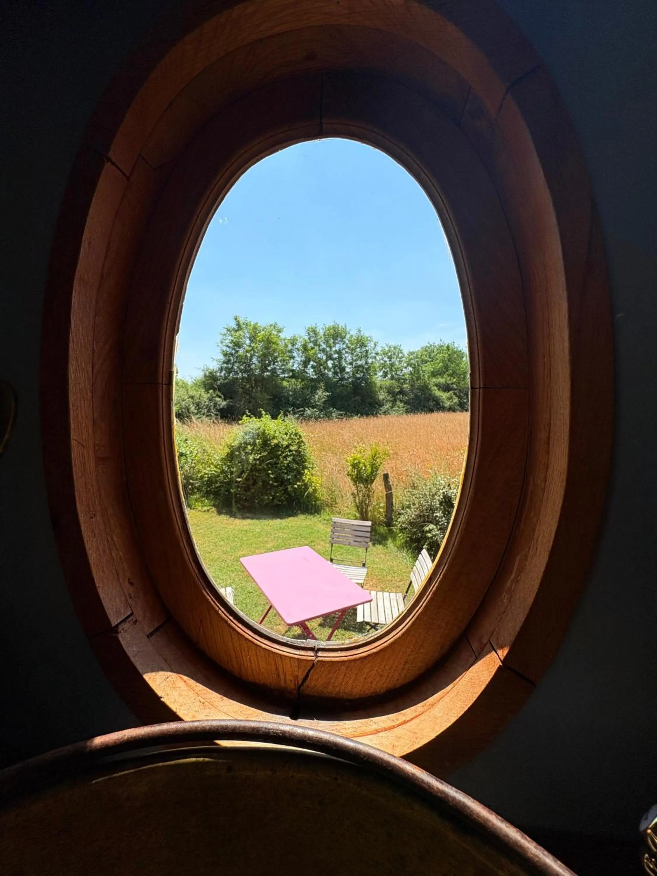 Garden view in La roulotte Champêtre des Grillots