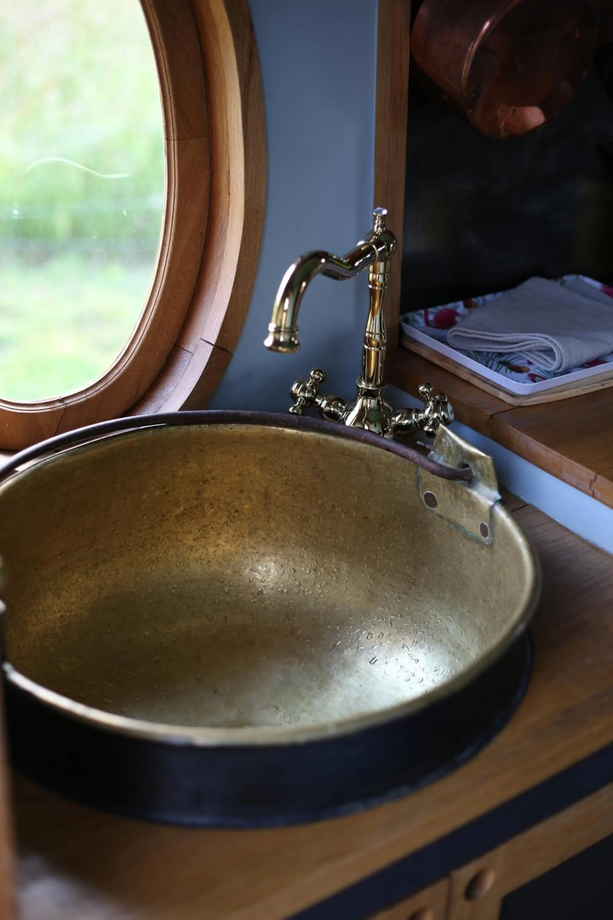 kitchen in La roulotte Champêtre des Grillots