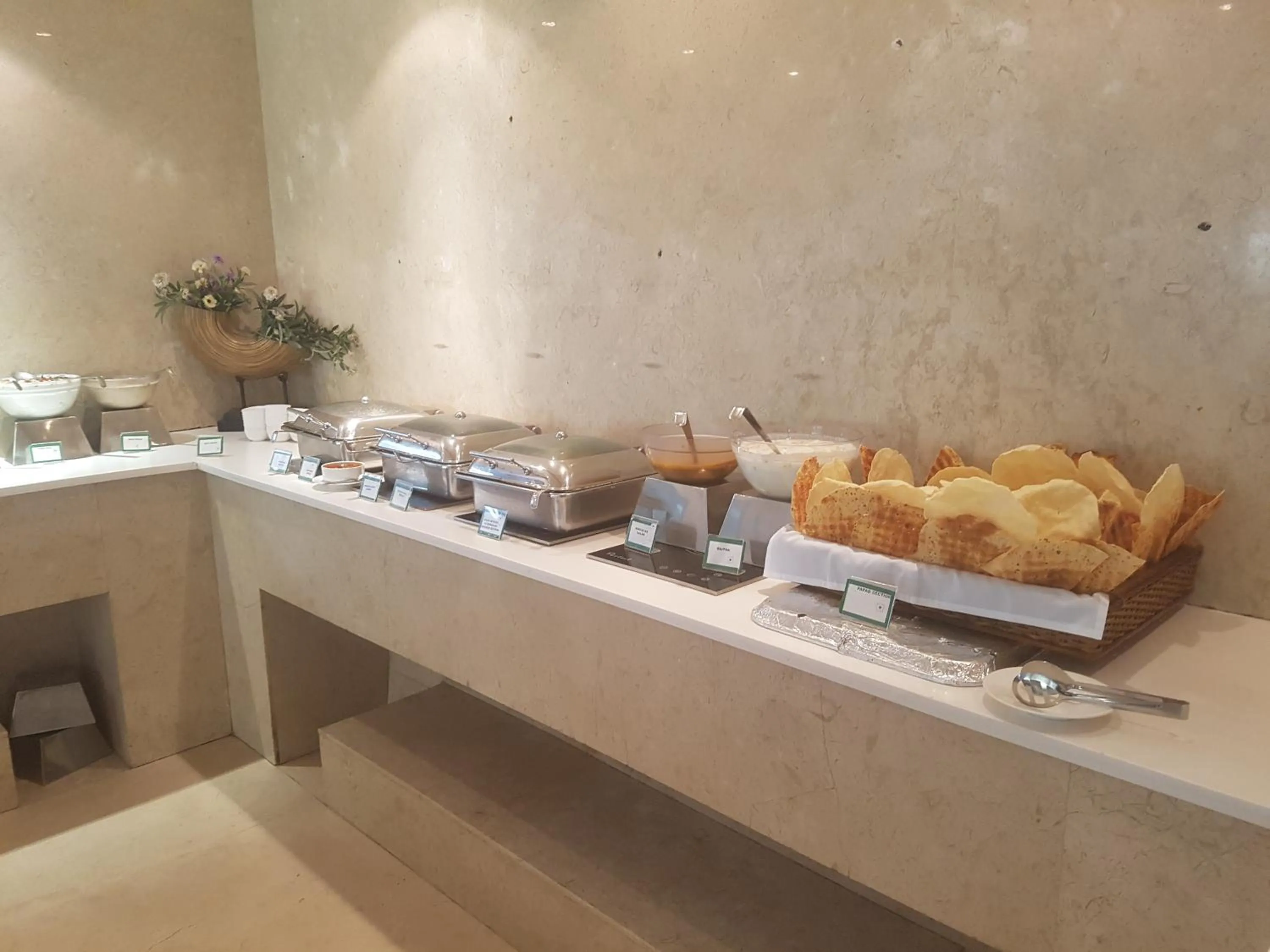 Restaurant/places to eat in Peerless Hotel Hyderabad