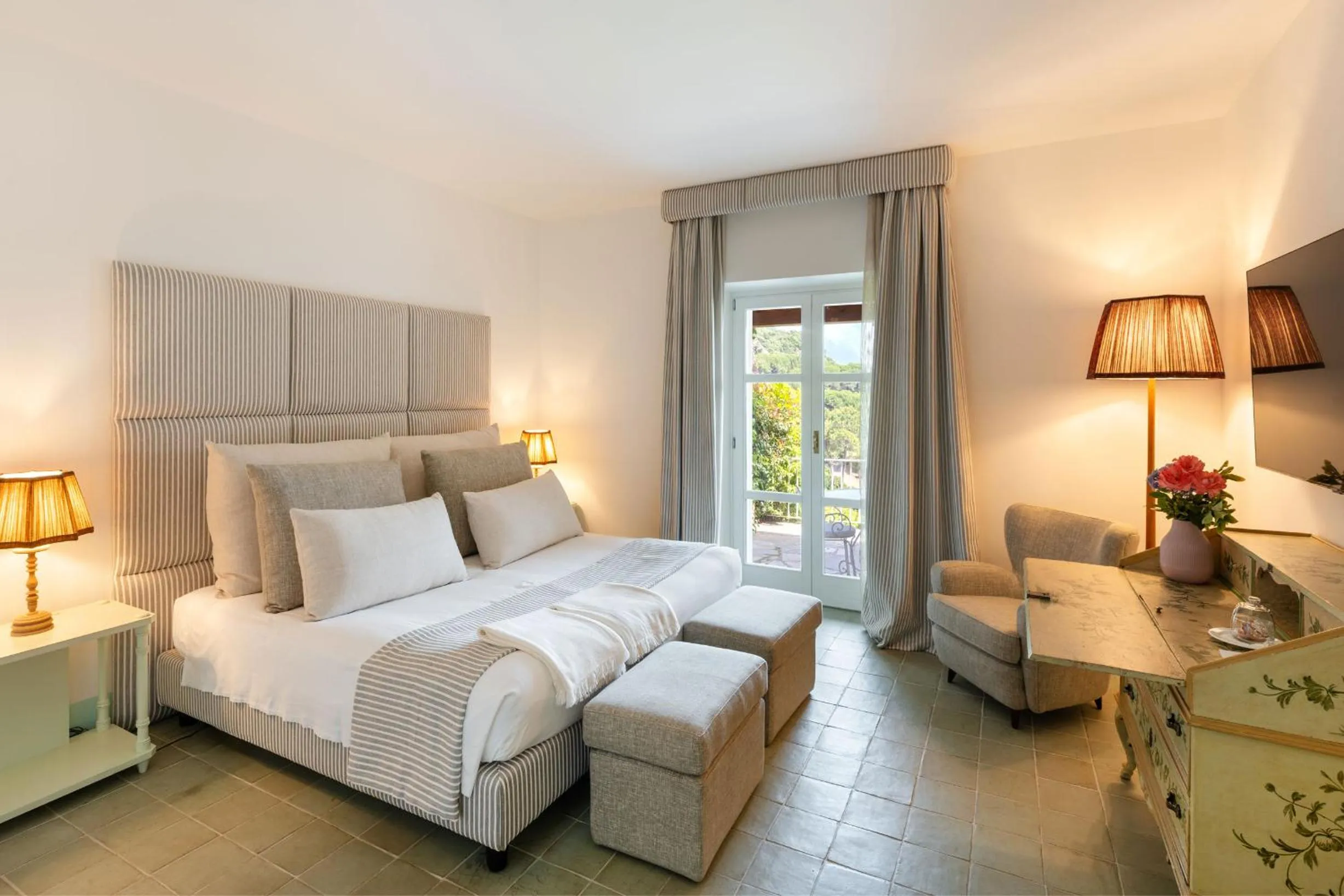Bed in Santavenere Hotel