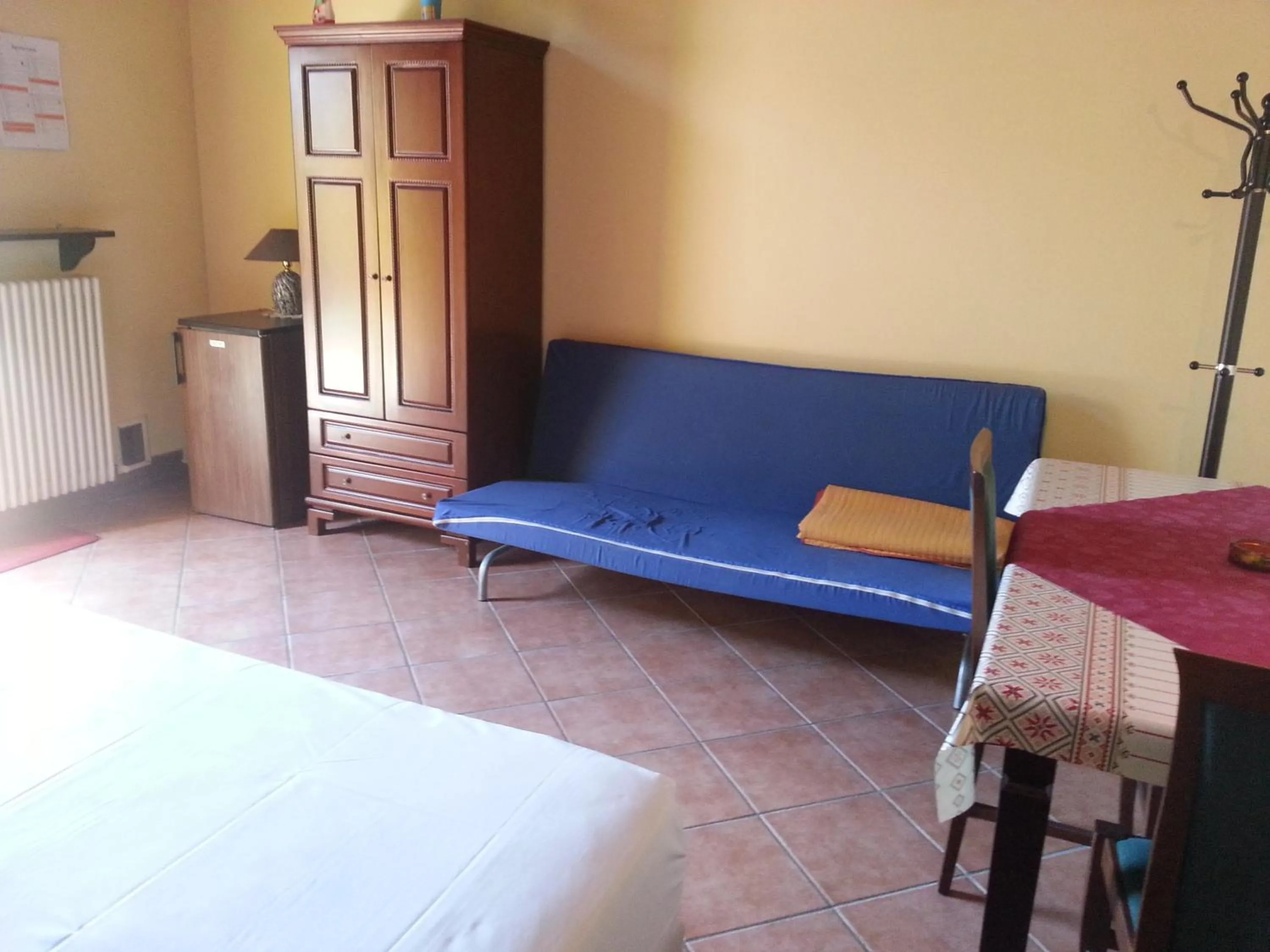 Seating area, Bed in Albergo Residence Al Passatore camere & relax