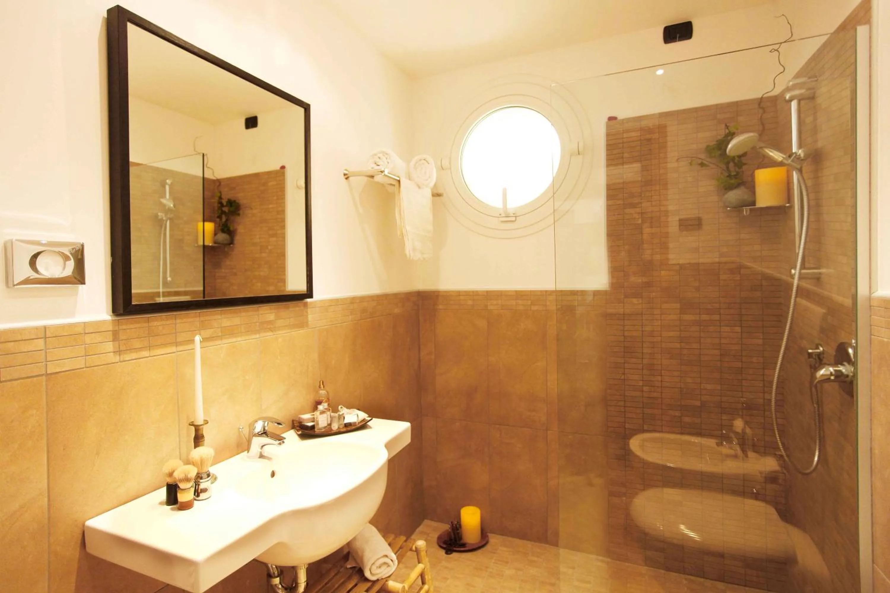 Shower in D-Place Hotel & Suite