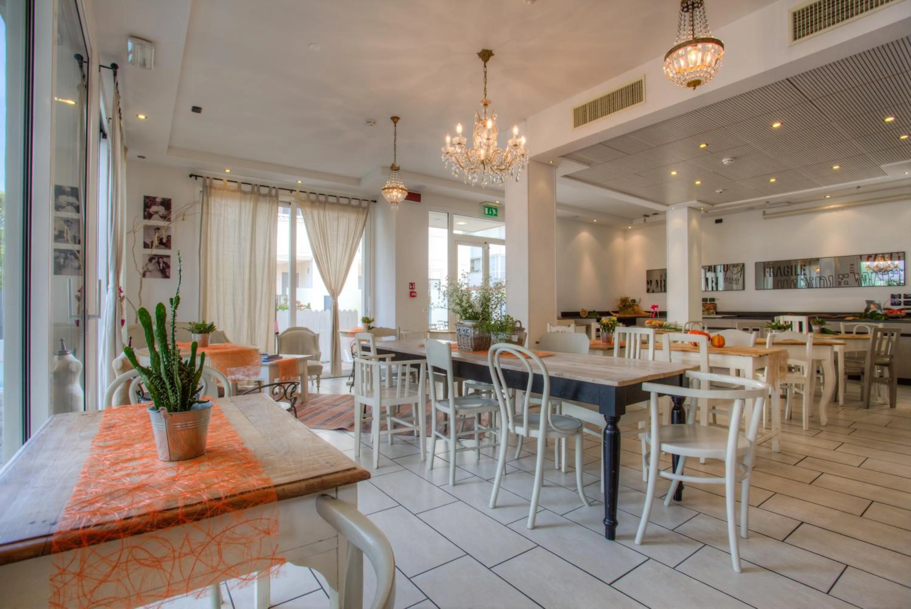 Restaurant/places to eat in D-Place Hotel & Suite