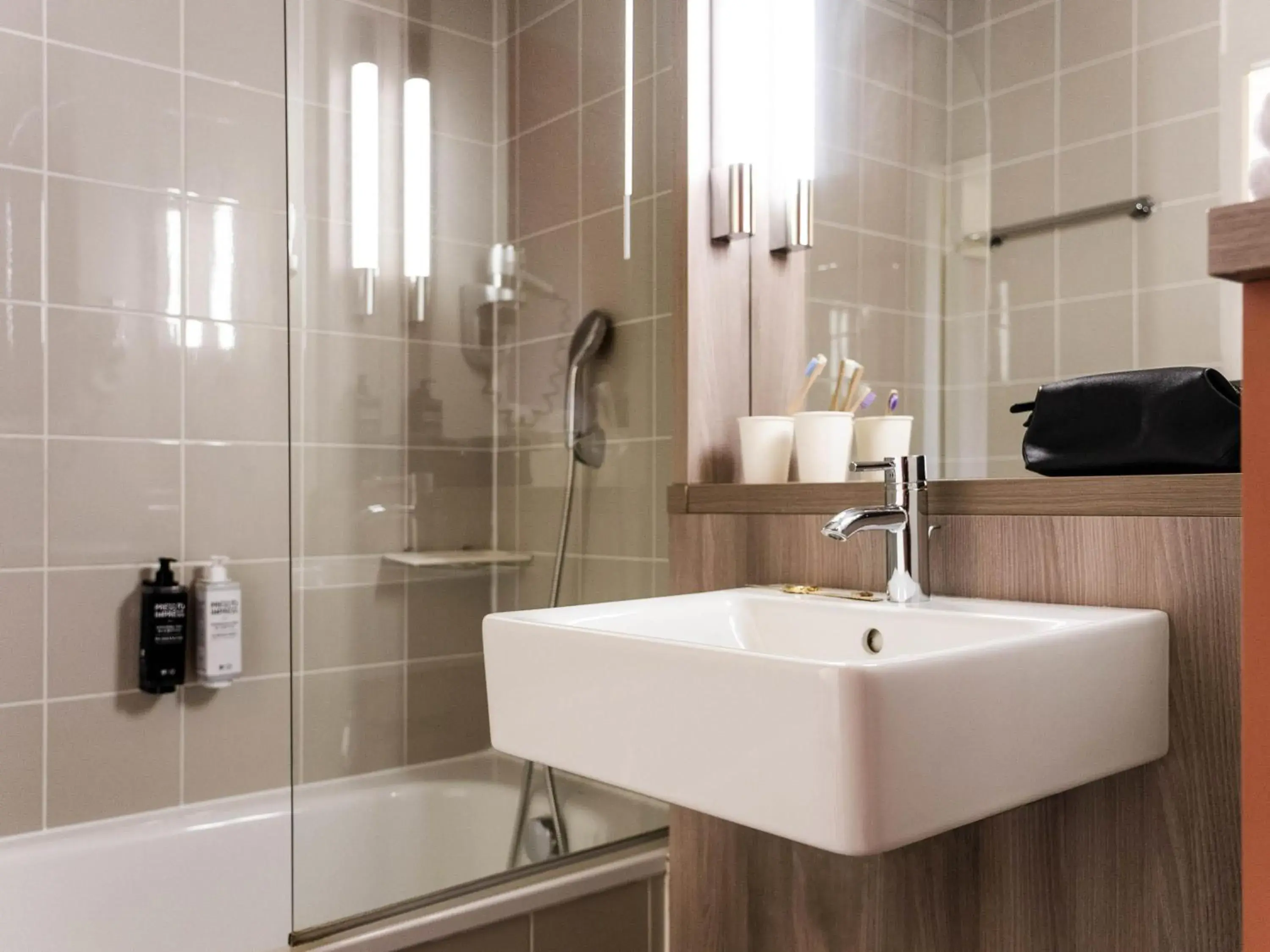 Bedroom in ibis Styles Versailles Saint Quentin en Yvelines Bedroom in ibis Styles Versailles Saint Quentin en Yvelines