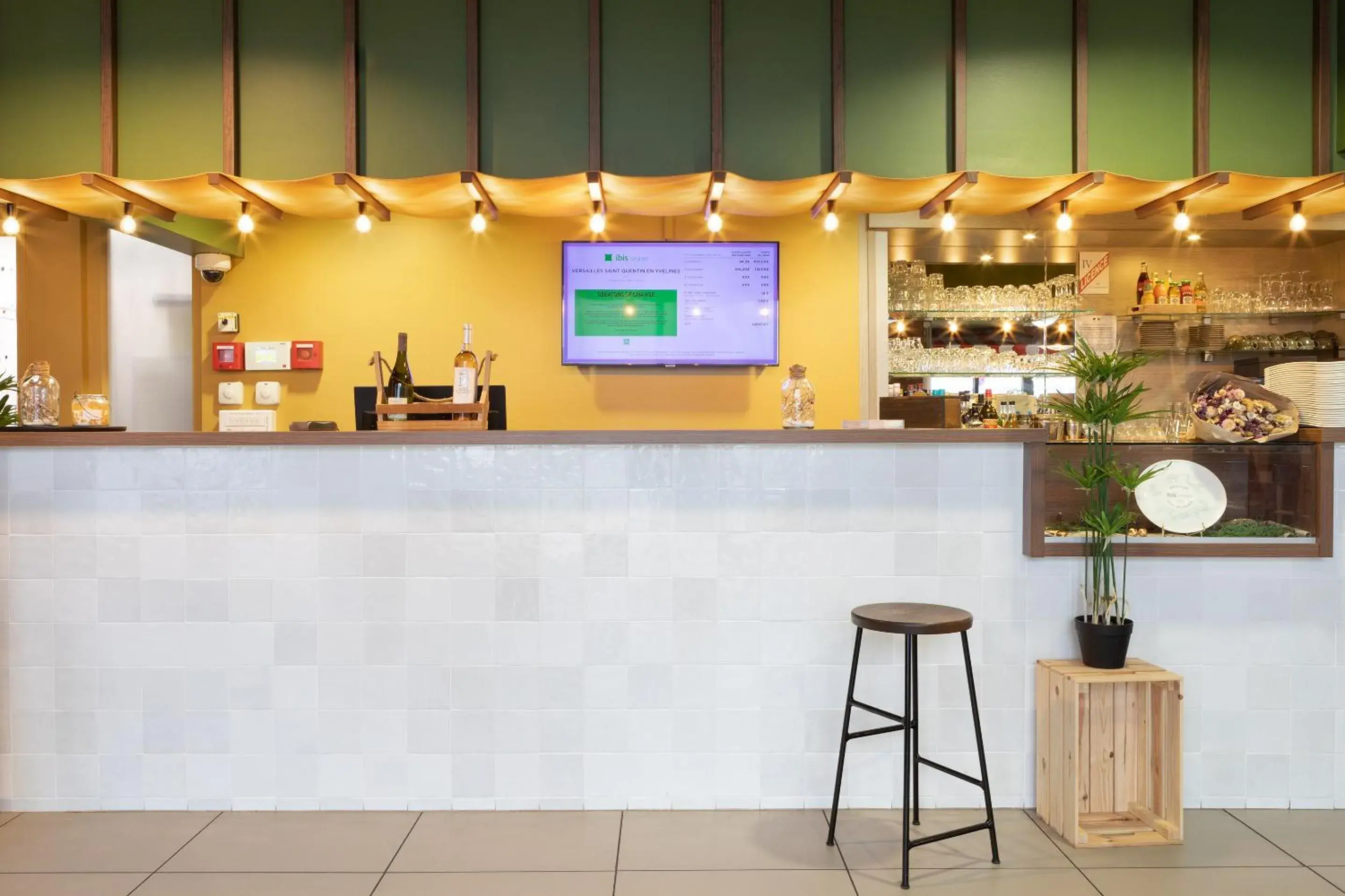 Lobby or reception in ibis Styles Versailles Saint Quentin en Yvelines Lobby or reception in ibis Styles Versailles Saint Quentin en Yvelines