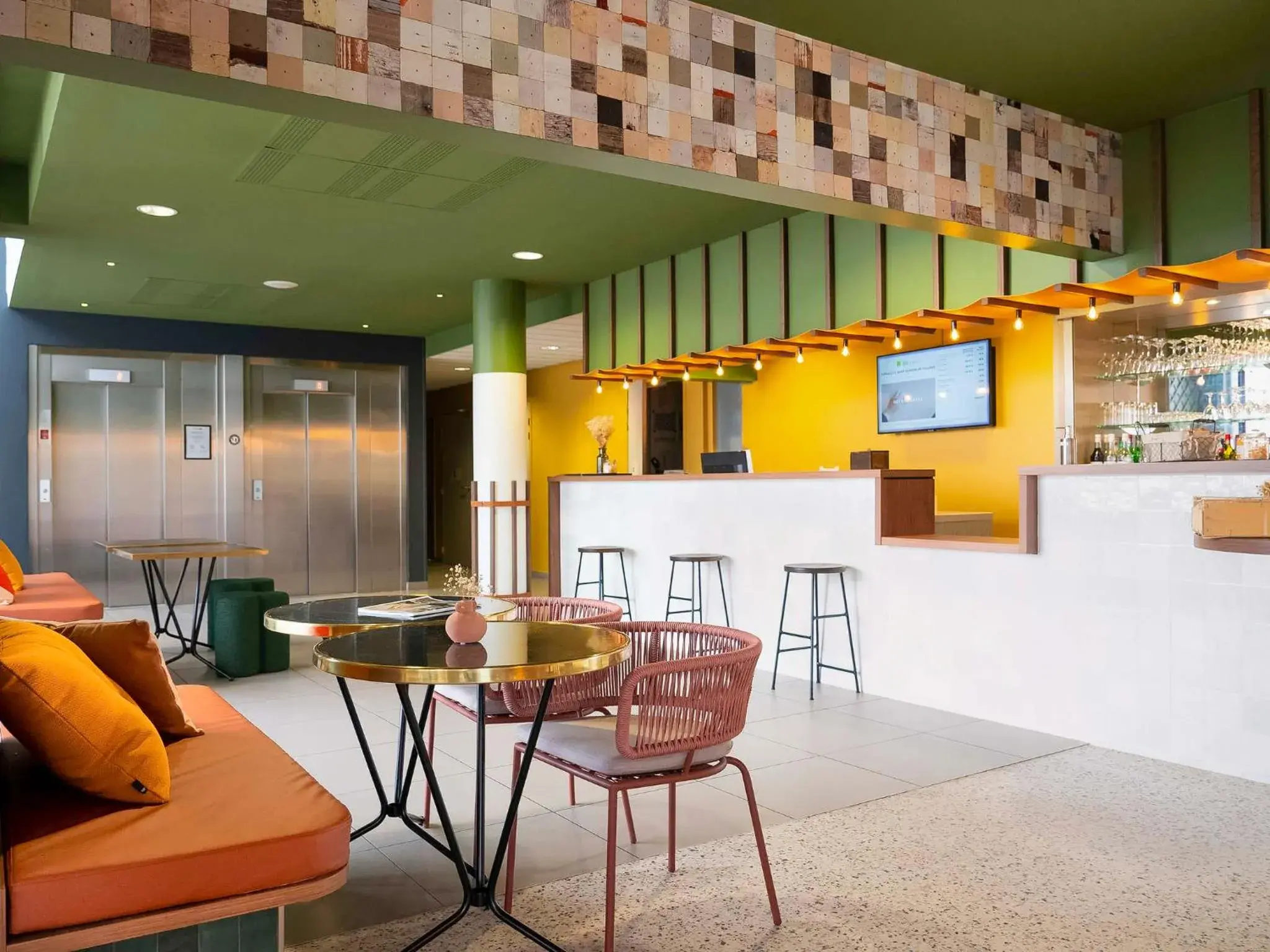 Lobby or reception in ibis Styles Versailles Saint Quentin en Yvelines Lobby or reception in ibis Styles Versailles Saint Quentin en Yvelines