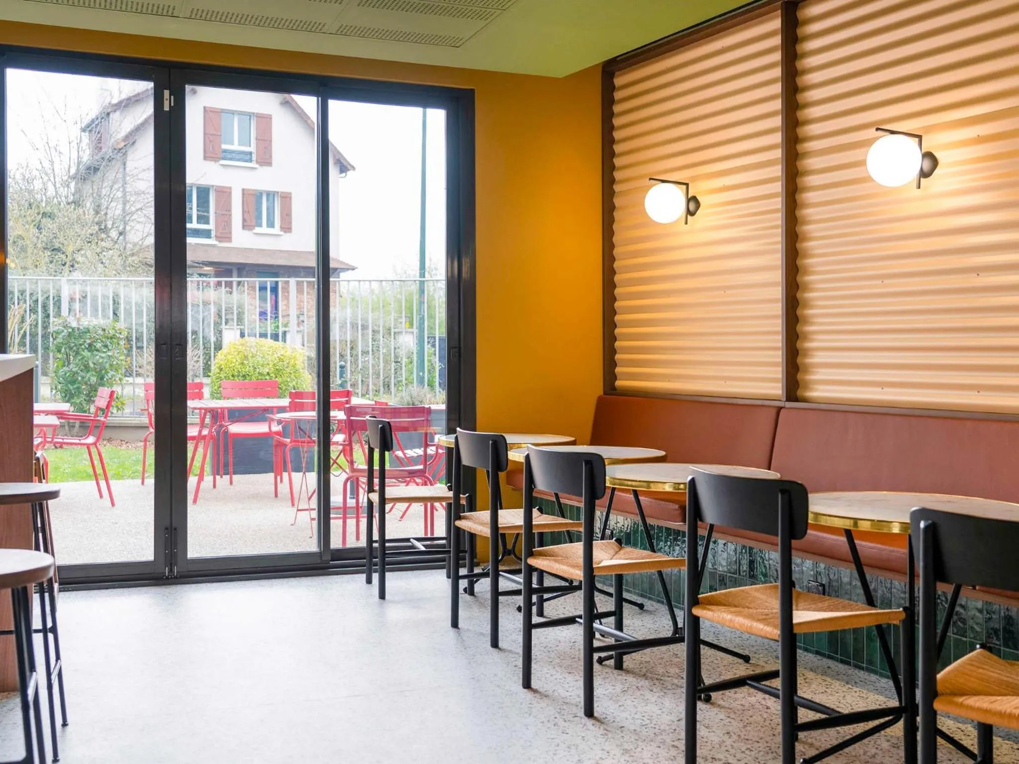 Patio in ibis Styles Versailles Saint Quentin en Yvelines
