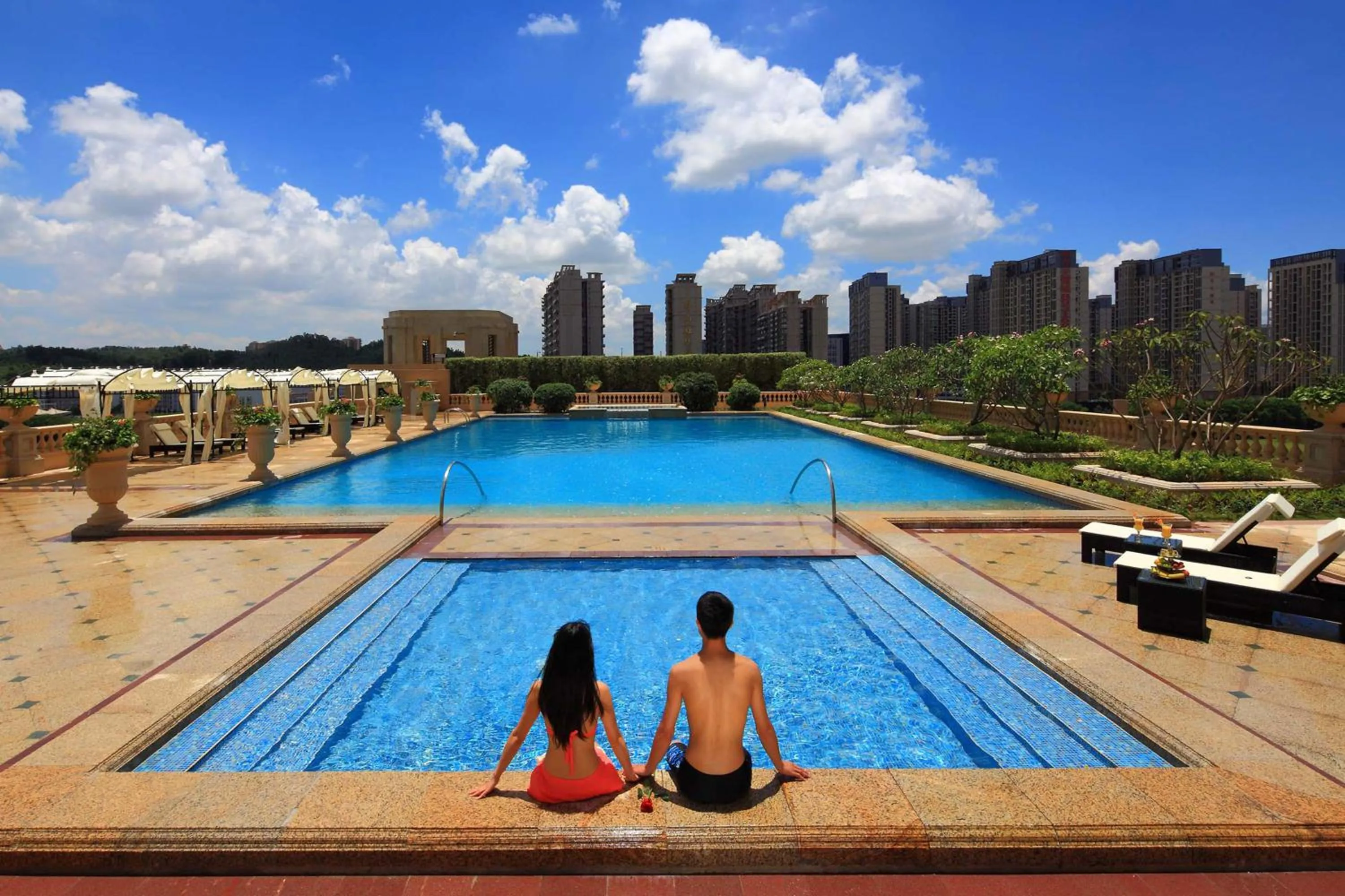 Swimming pool in The COLI Hotel Shenzhen