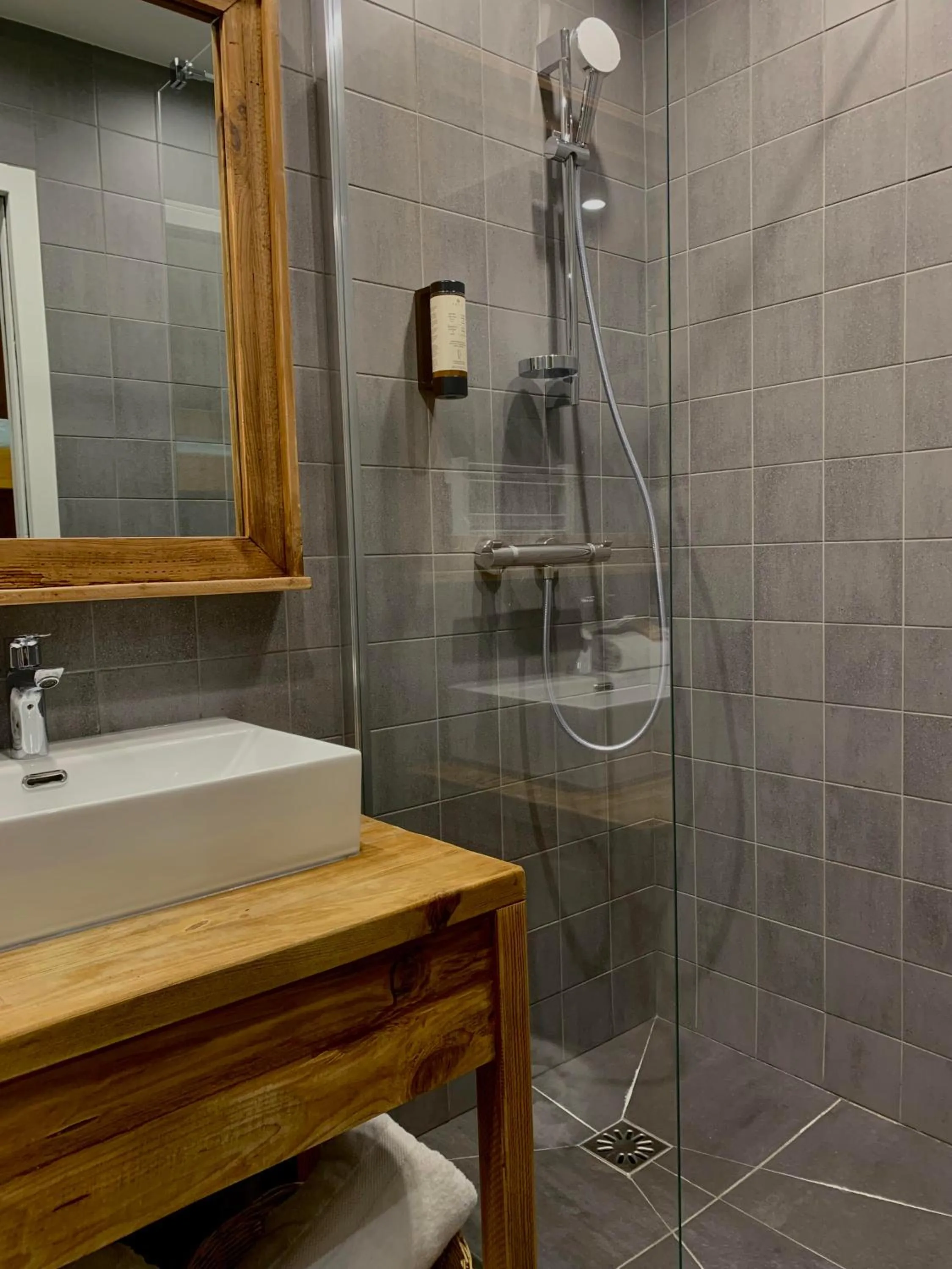 Bathroom in Hotel Lac Bleu 1650