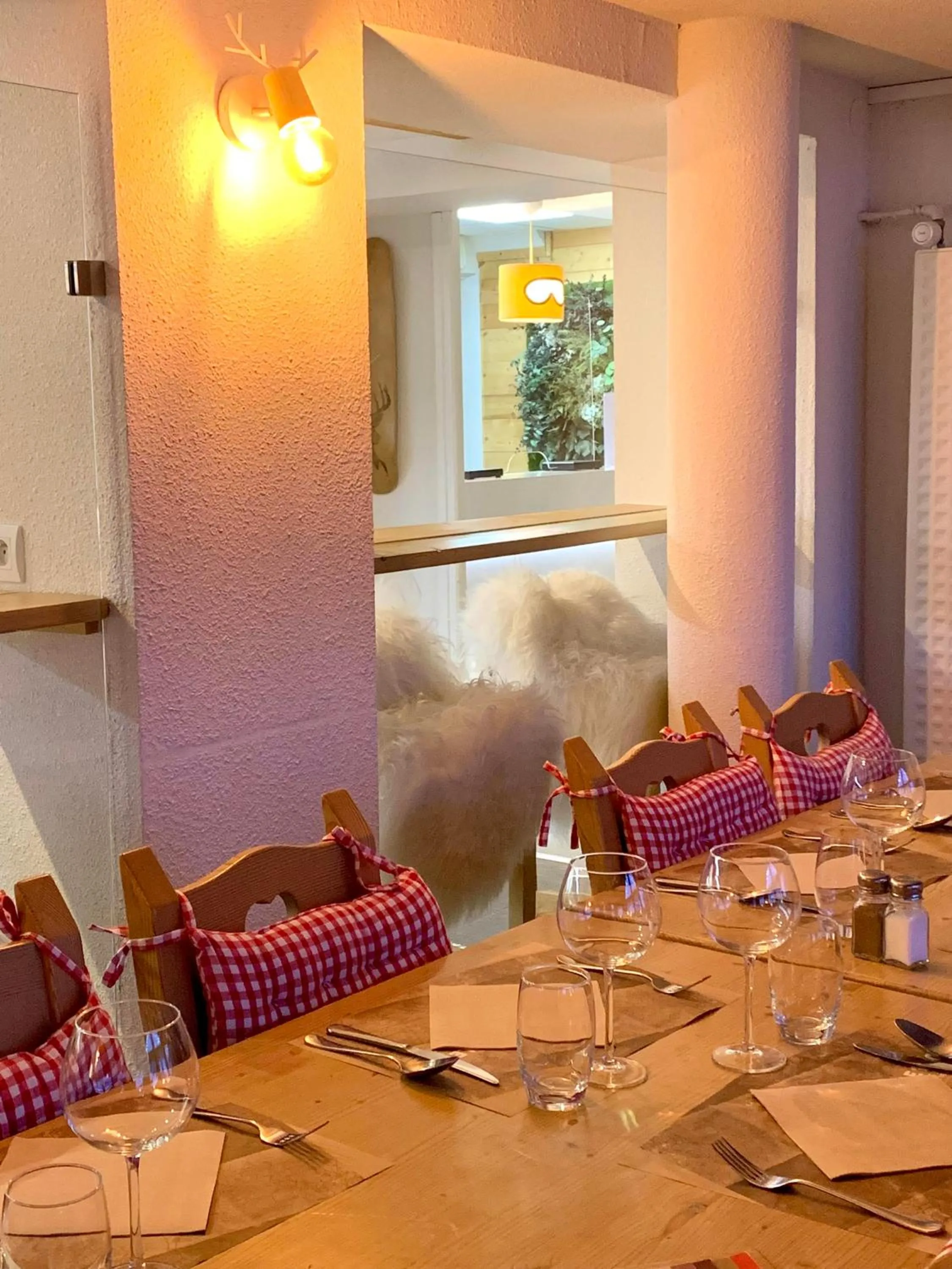 Restaurant/places to eat in Hotel Lac Bleu 1650