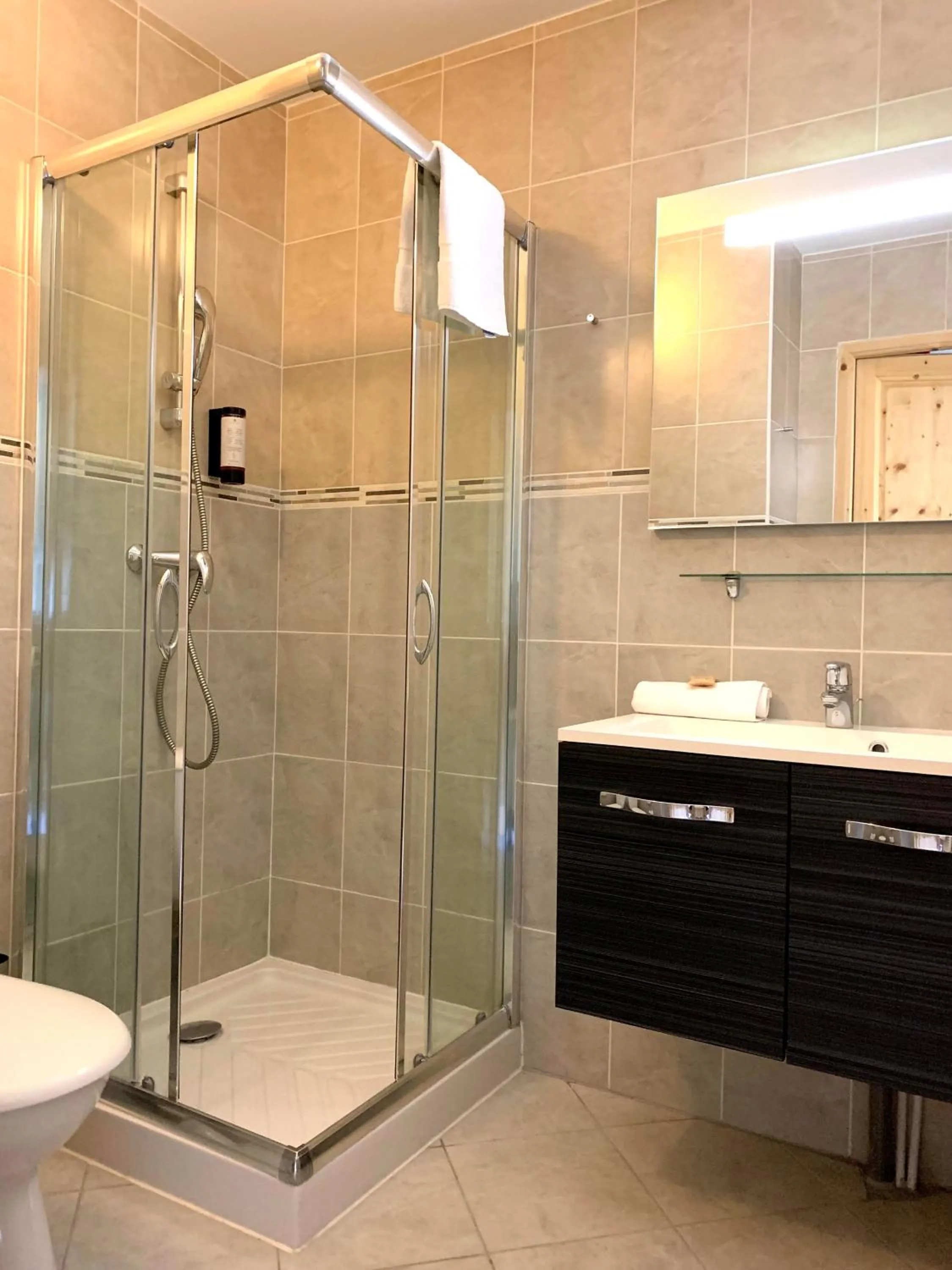 Bathroom in Hotel Lac Bleu 1650